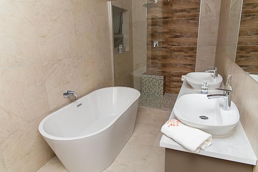 Deluxe King Room photo 3