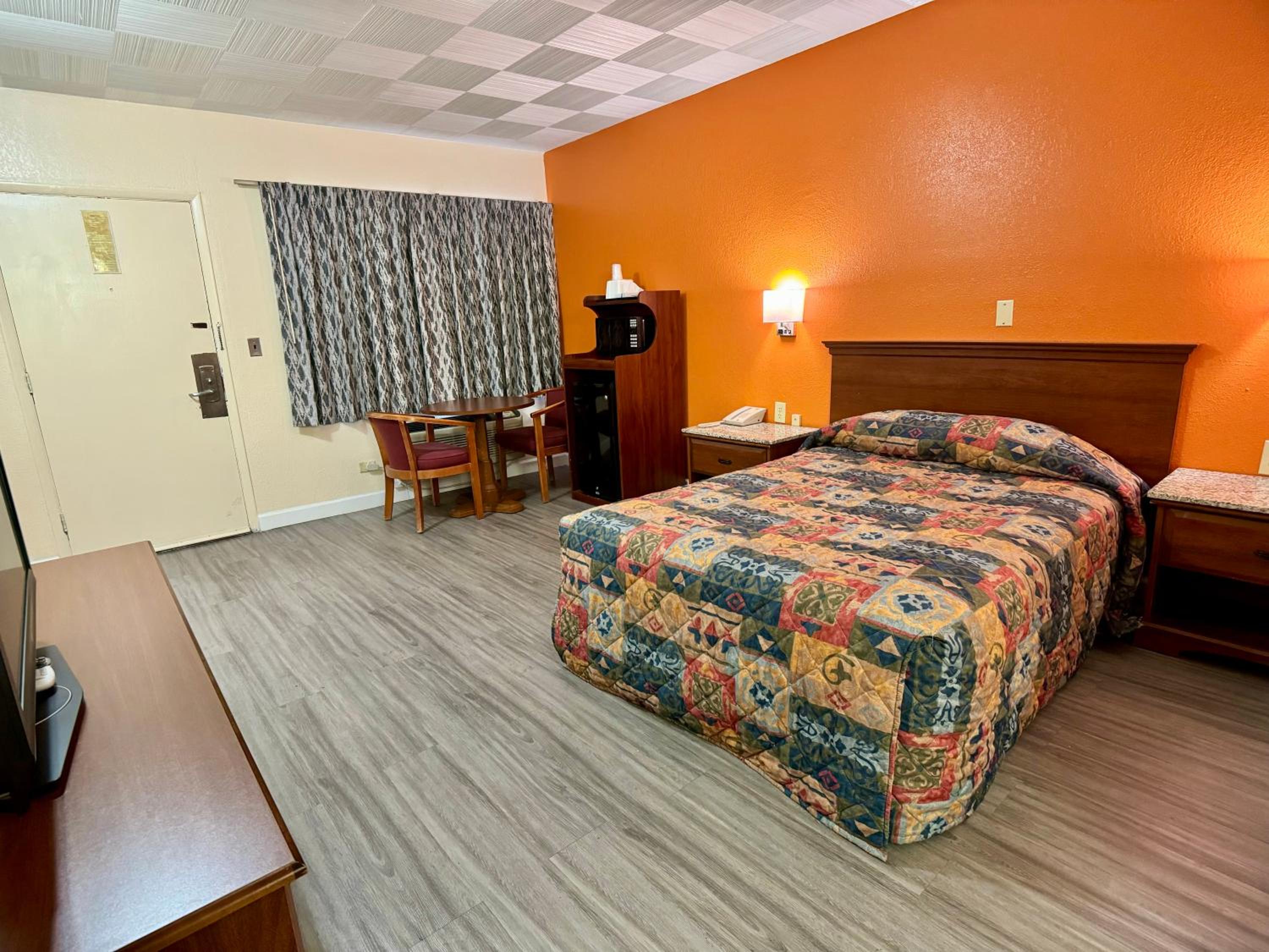 Double Room with Two Double Beds - Non-Smoking - Photo 2