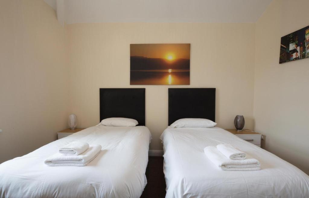 Twin Room with Private Bathroom - Photo 2