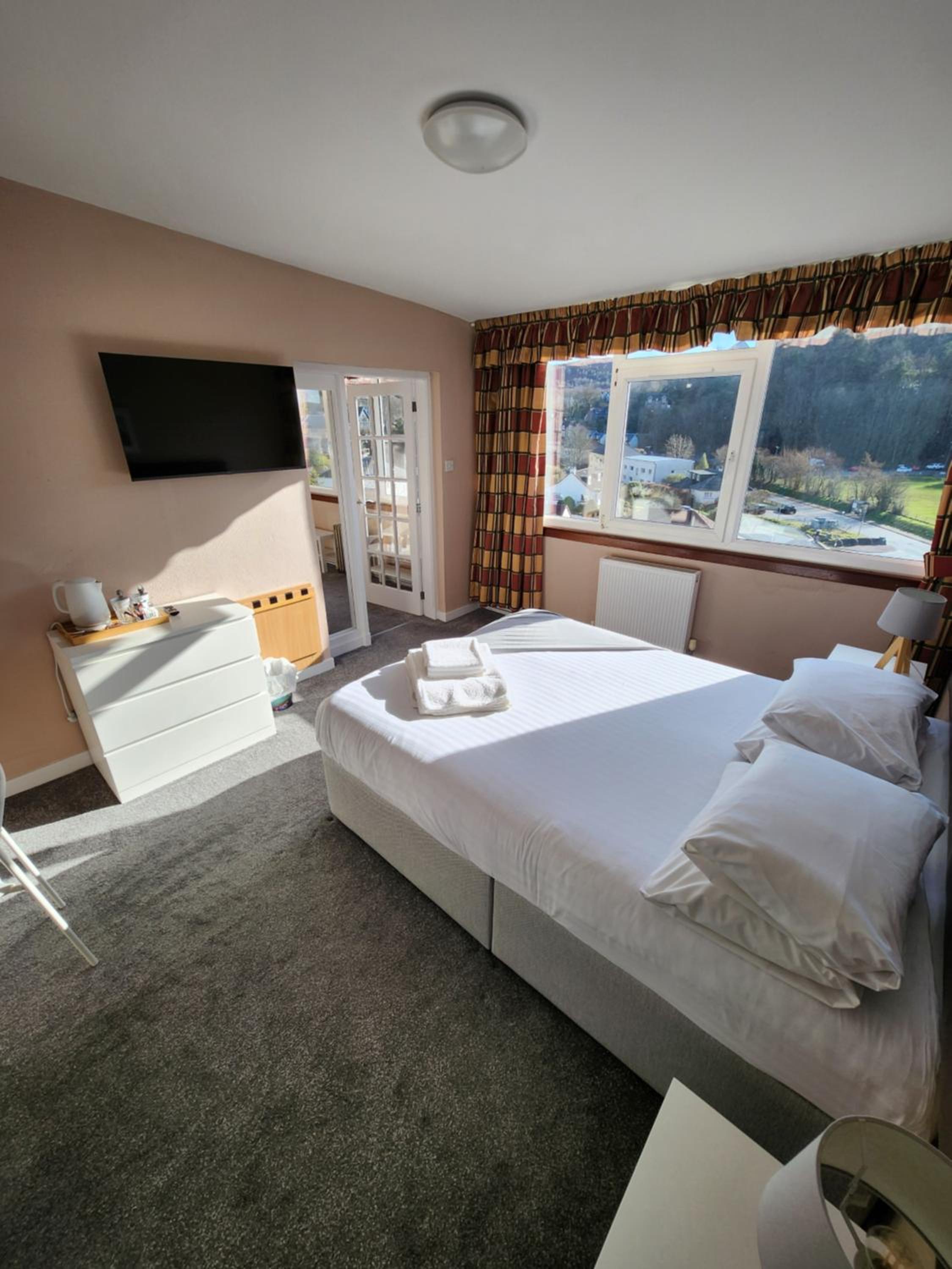 Suite - Photo 1
