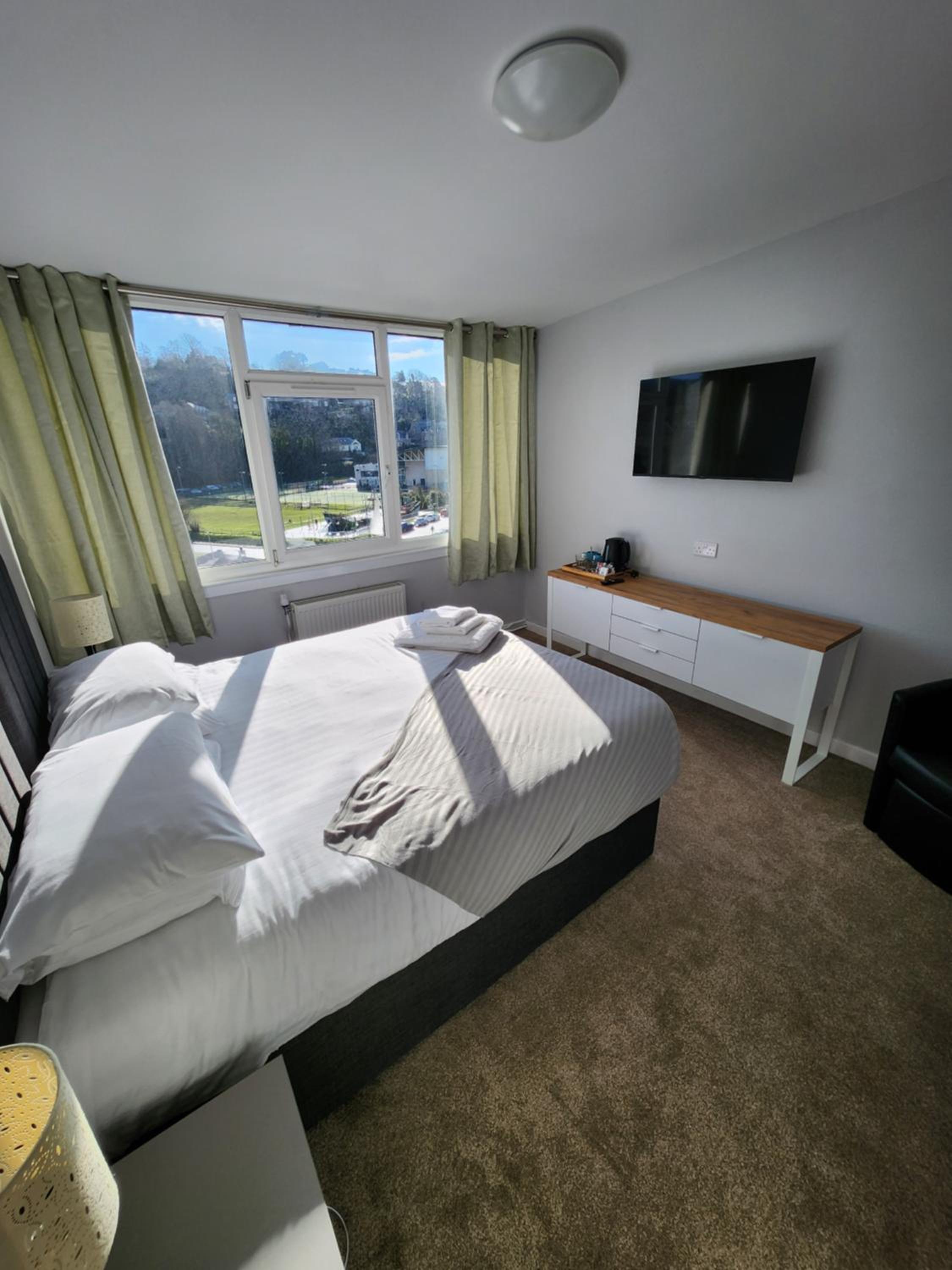 Double or Twin Room with Private Bathroom - Photo 2