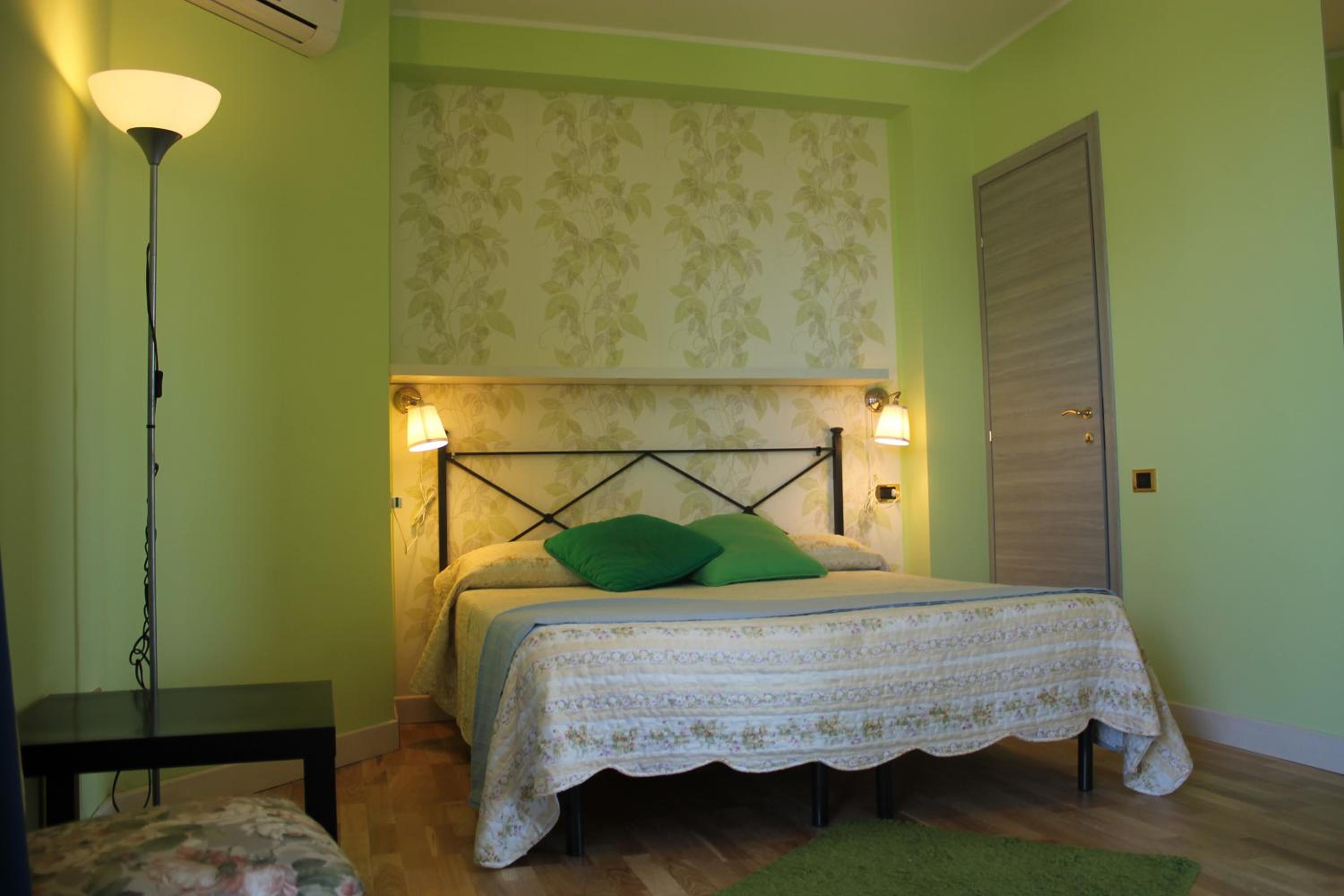 Double or Twin Room with Private Bathroom photo 2