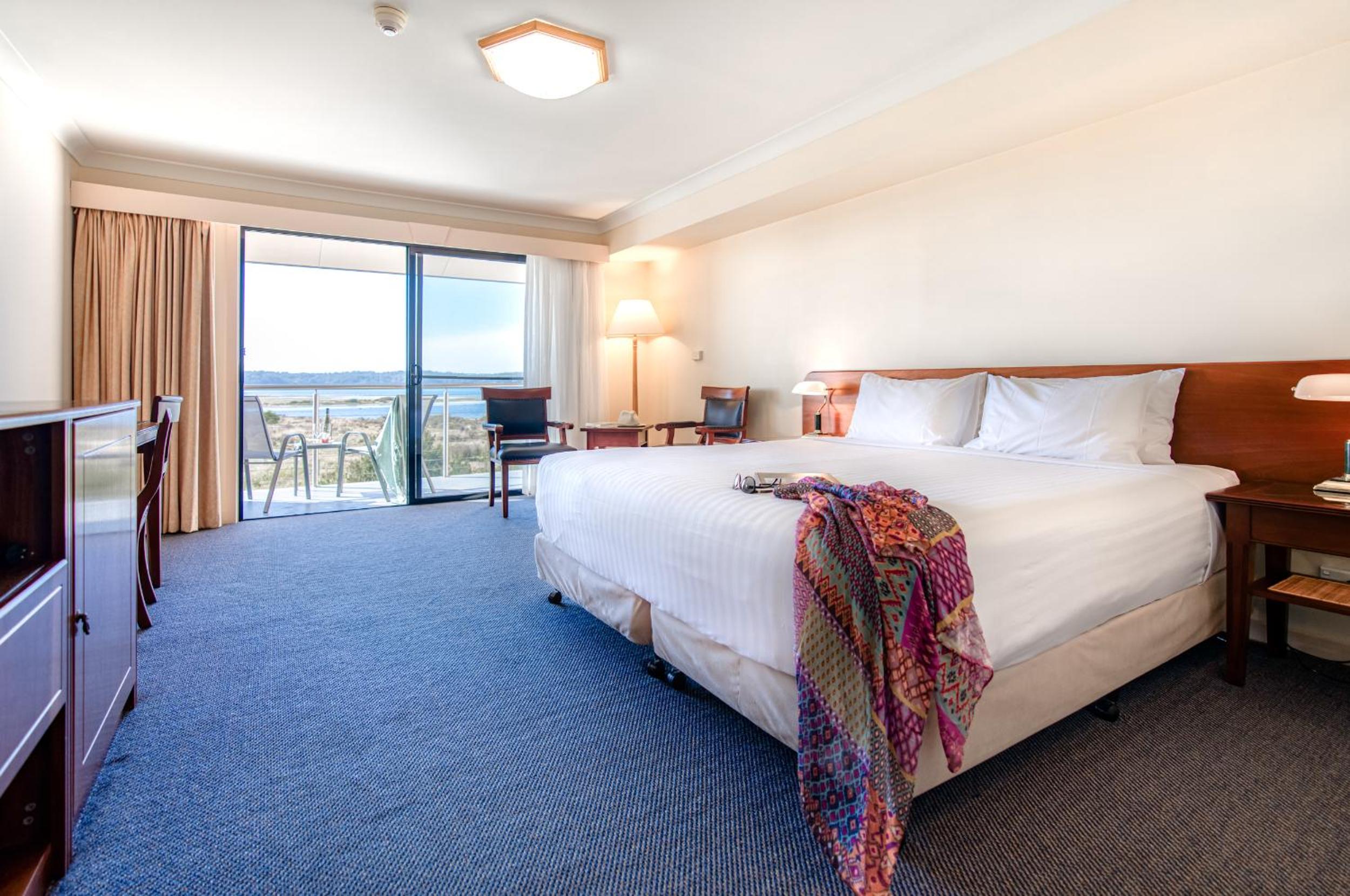 Water View King Room