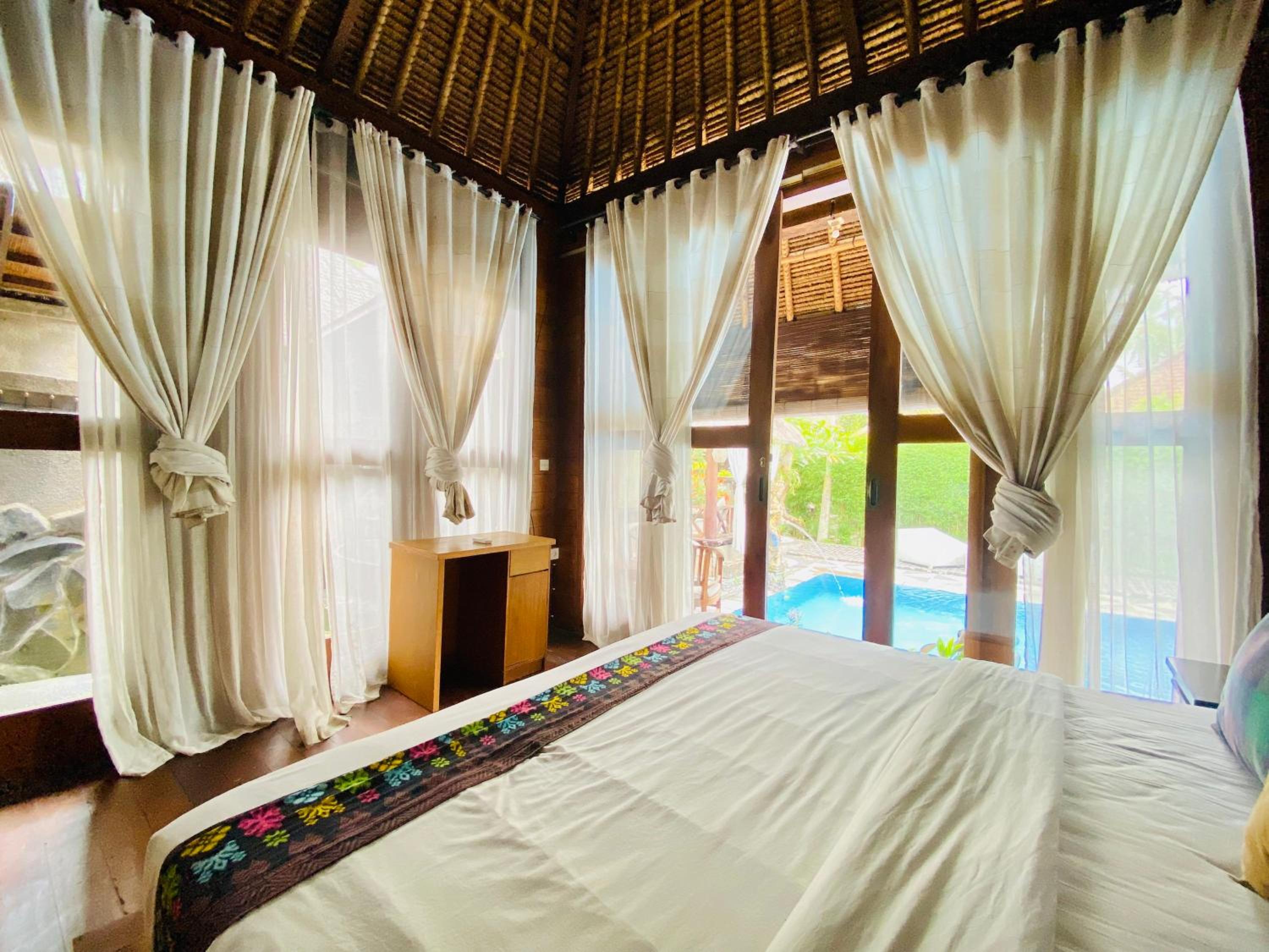 Double Room With Pool View photo 1