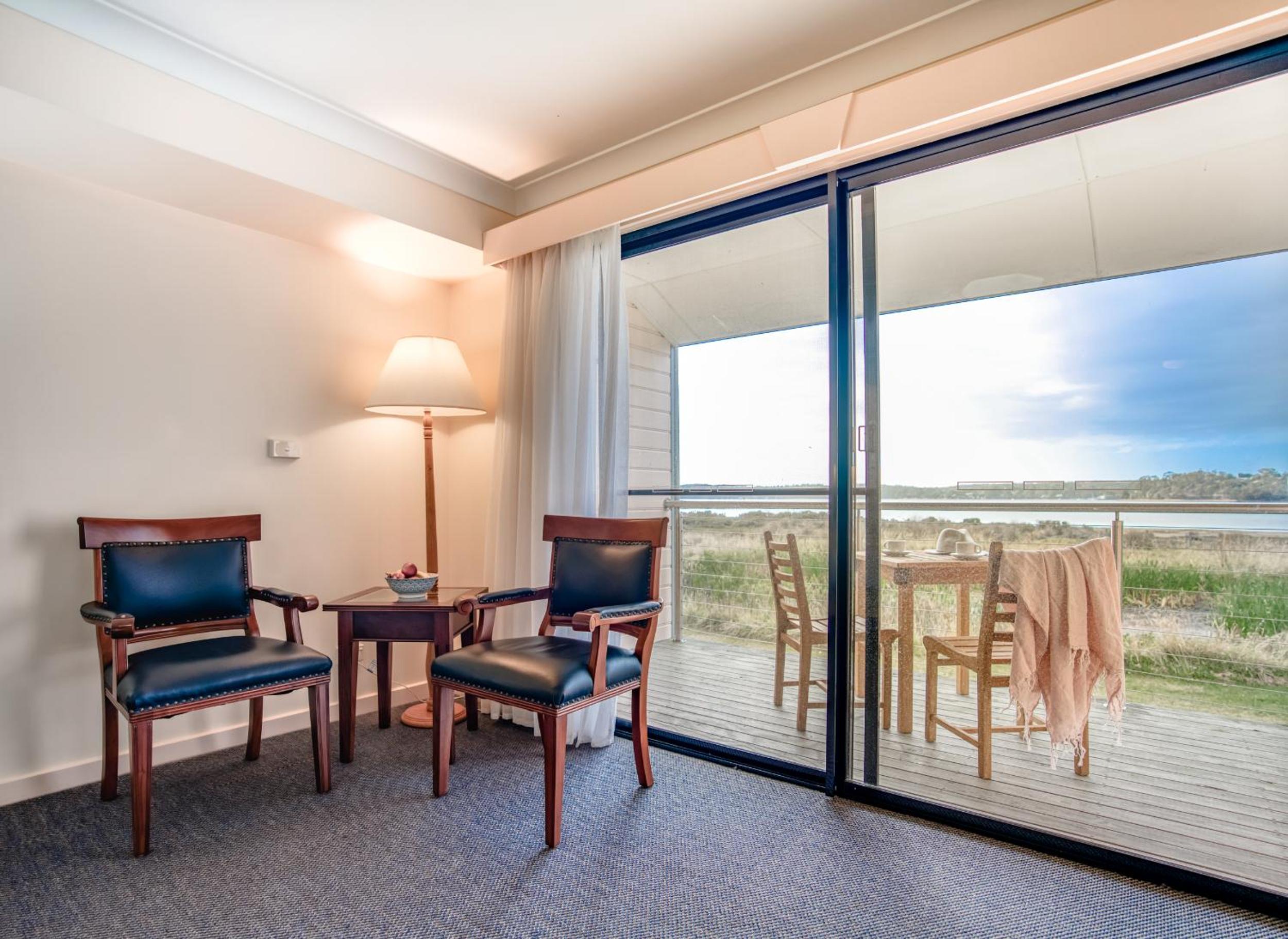Water View King Room photo 2