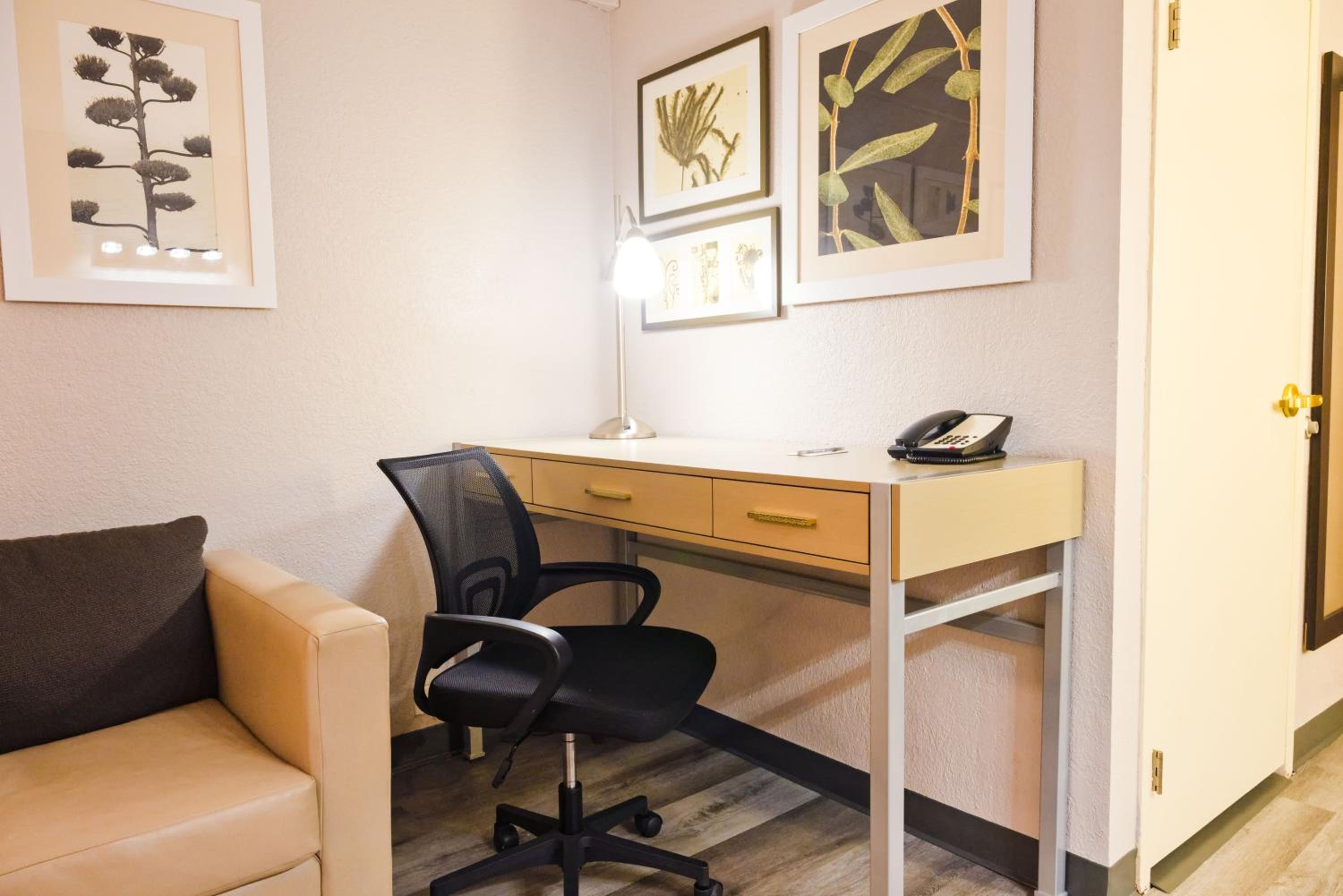 One-Bedroom King Suite - Non-Smoking - Photo 6