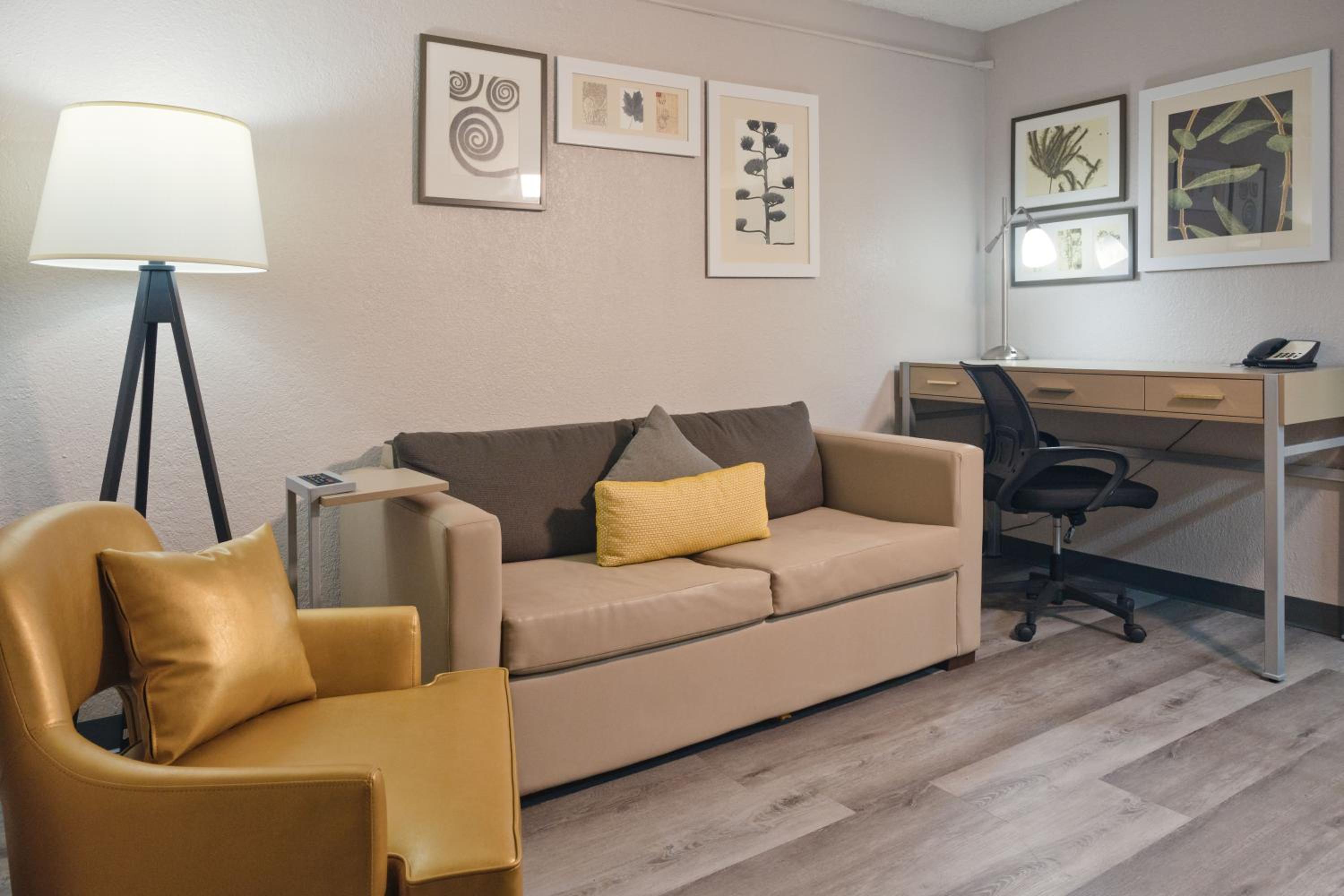 One-Bedroom King Suite - Non-Smoking - Photo 2