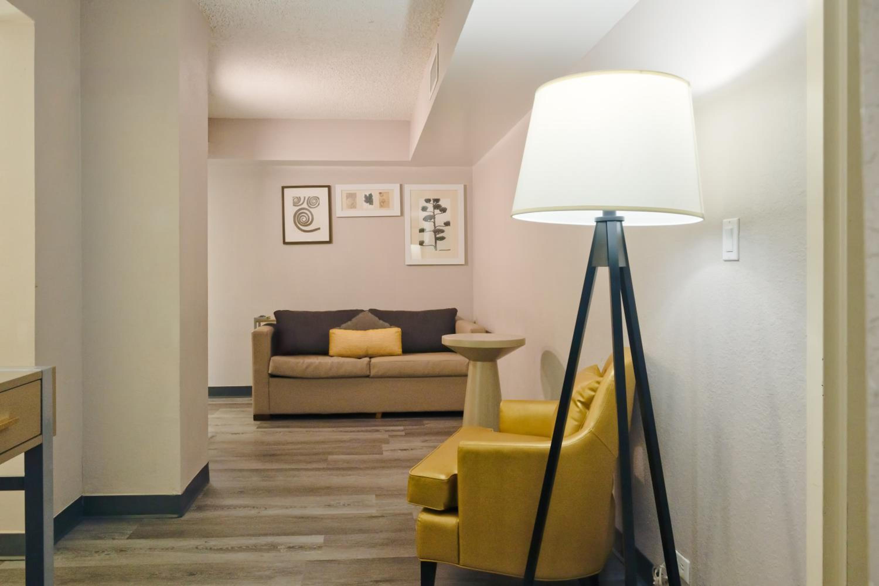 One-Bedroom Suite with Two Queen Beds - Non-Smoking - Photo 9