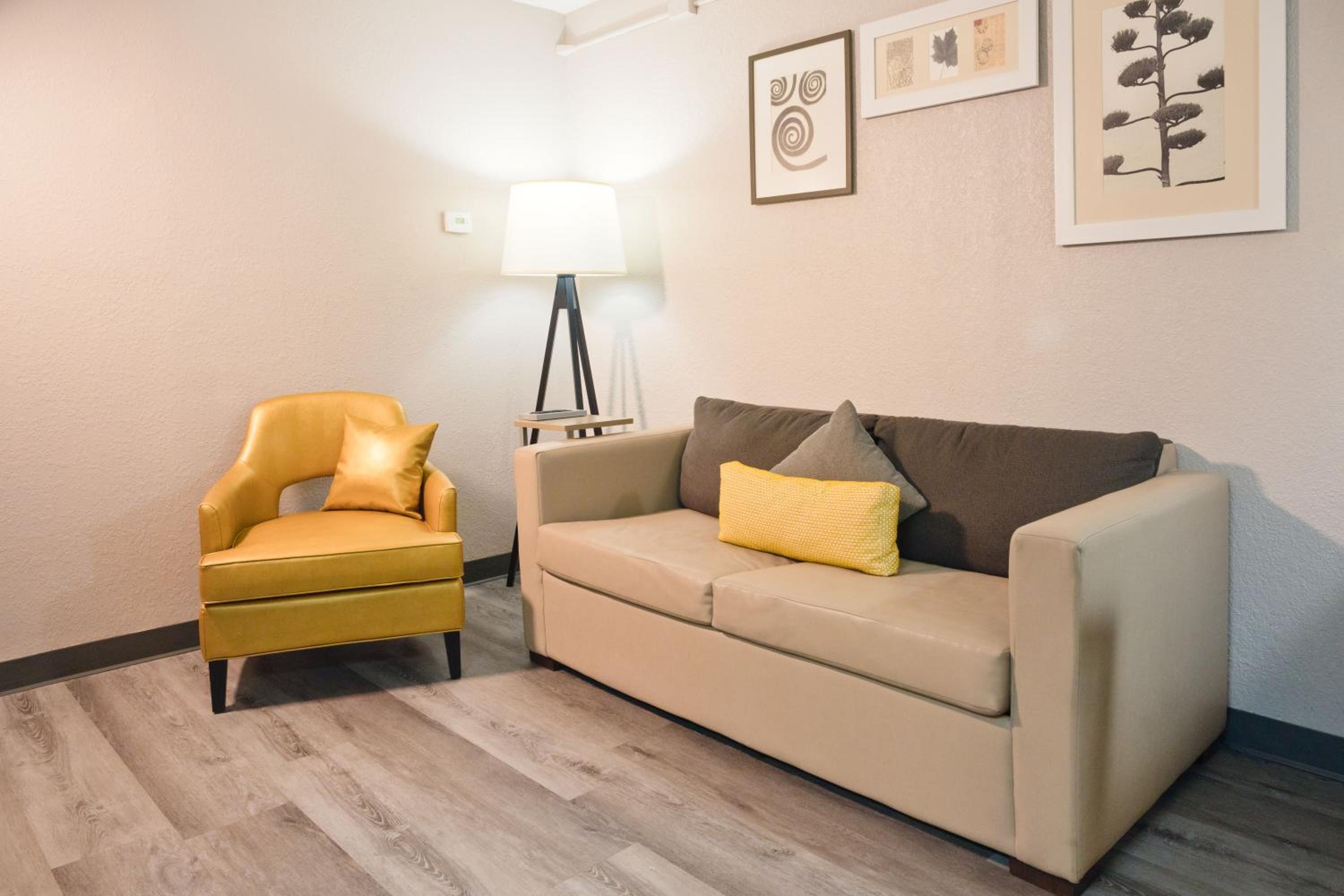 One-Bedroom King Suite - Non-Smoking - Photo 13