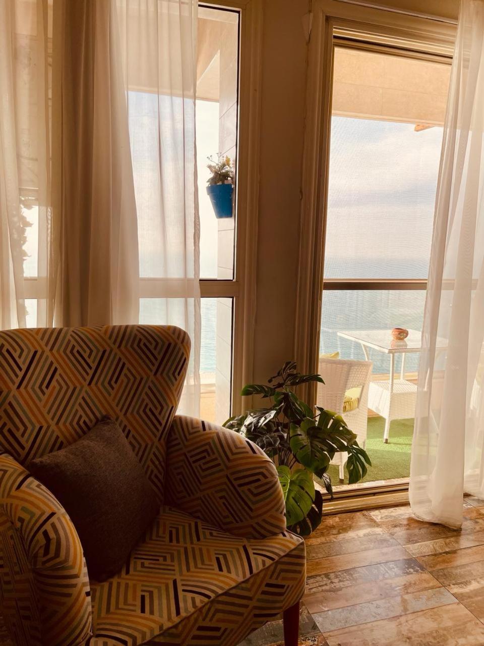 Apartment with Sea View - Photo 8