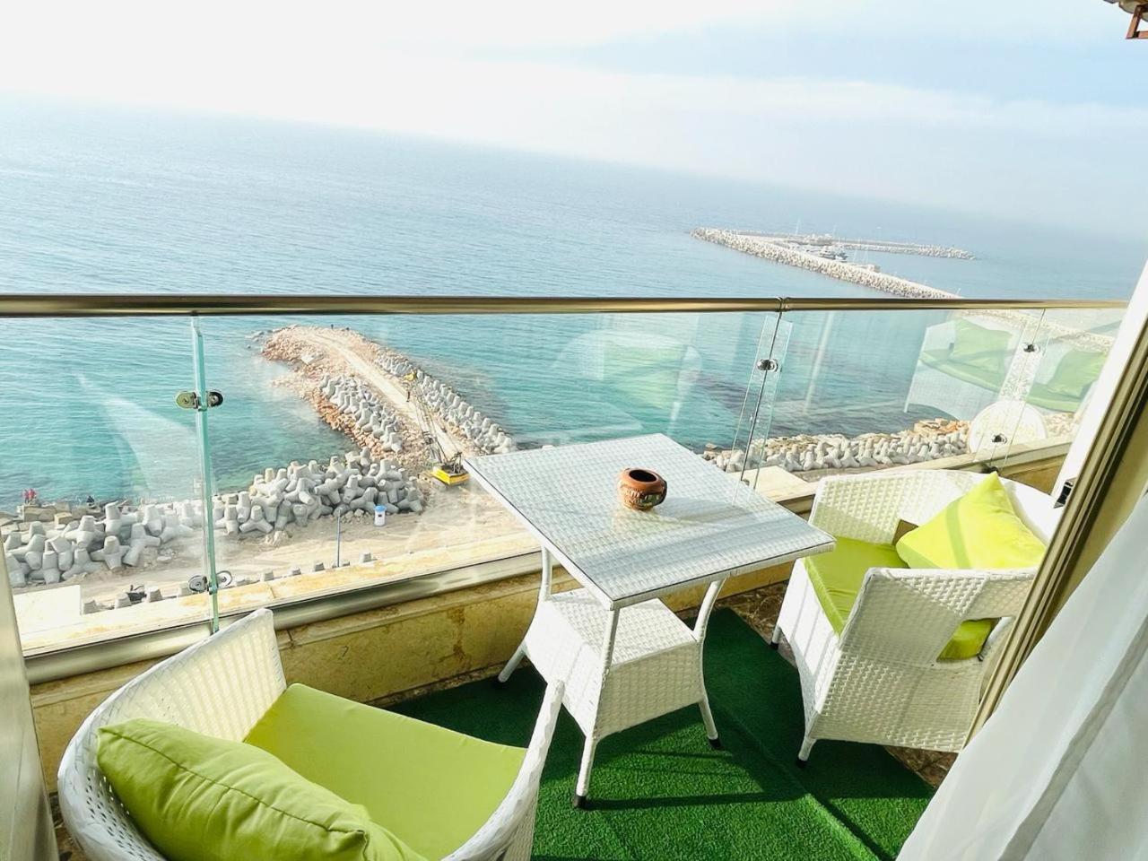 Apartment with Sea View - Photo 9