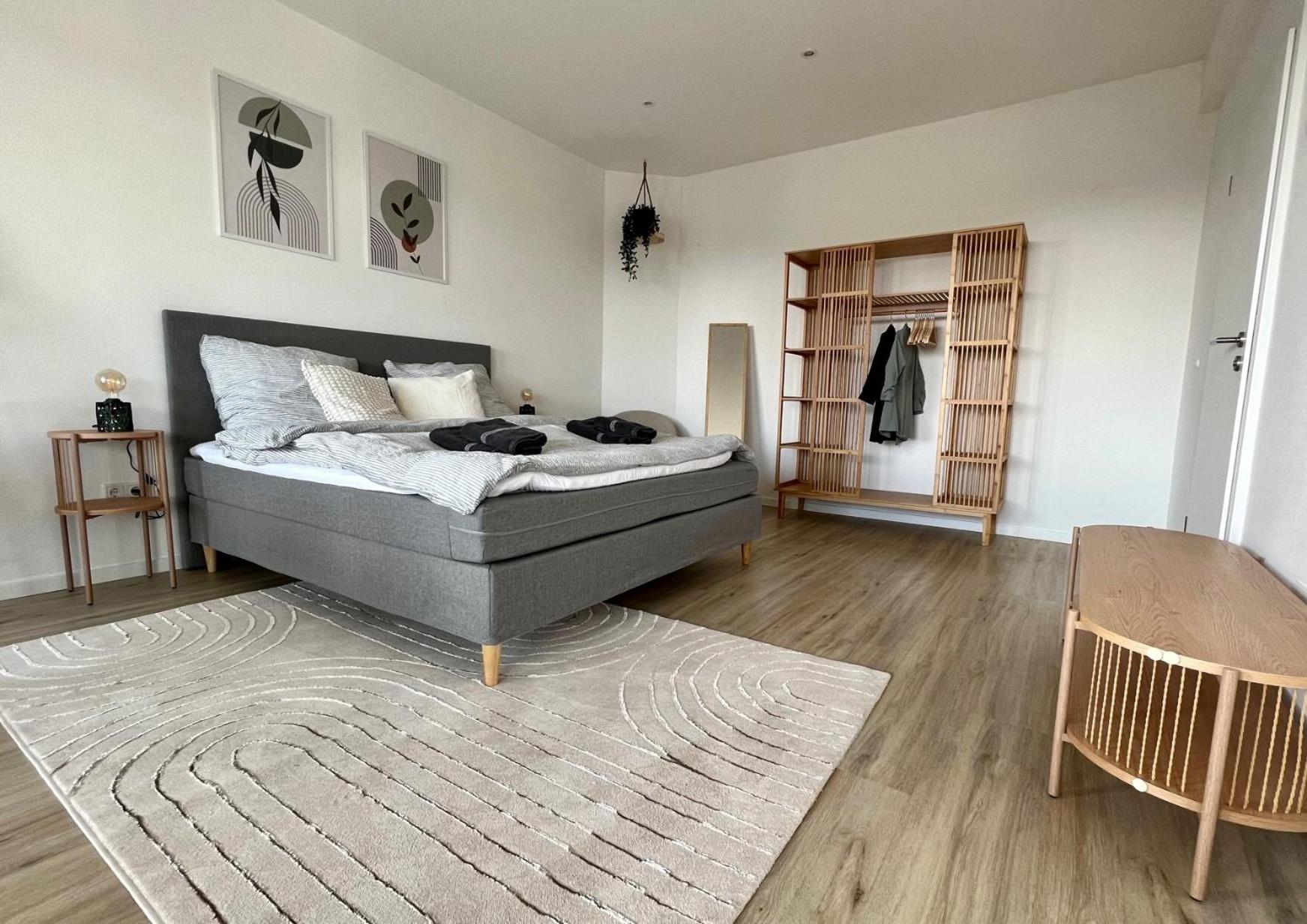 One-Bedroom Apartment photo 1