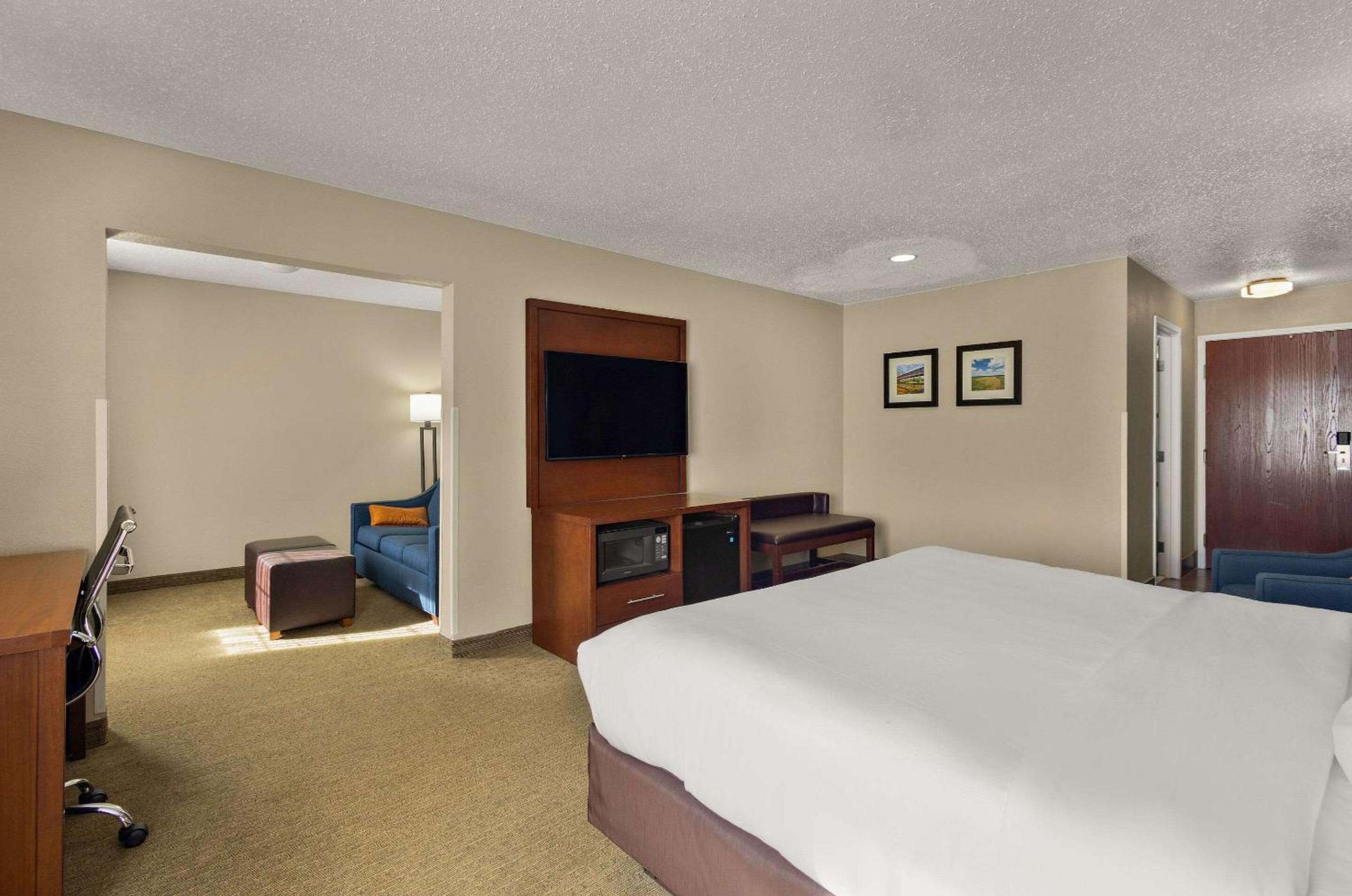 Standard King Room - Photo 4