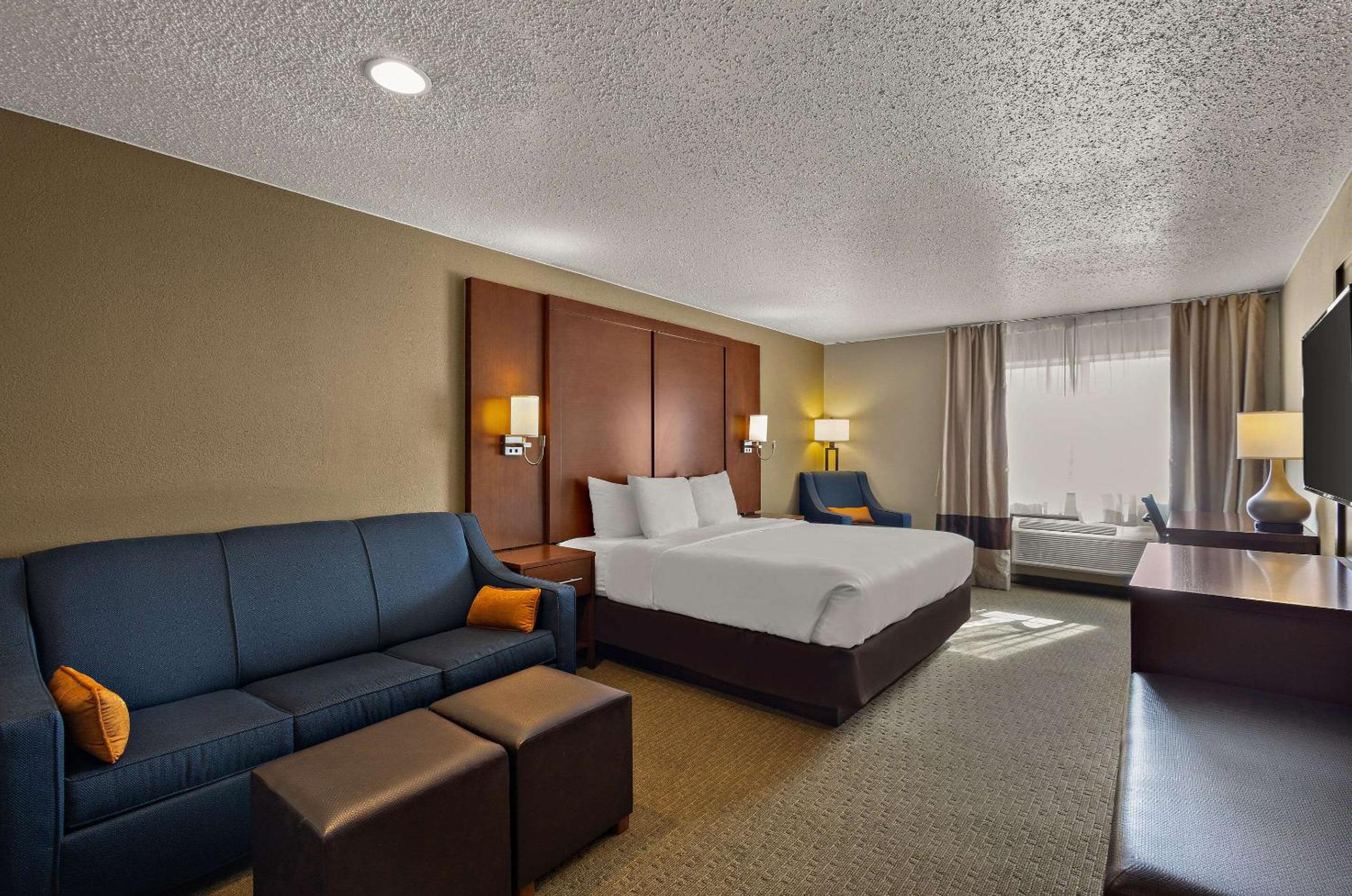 Standard King Room - Photo 5