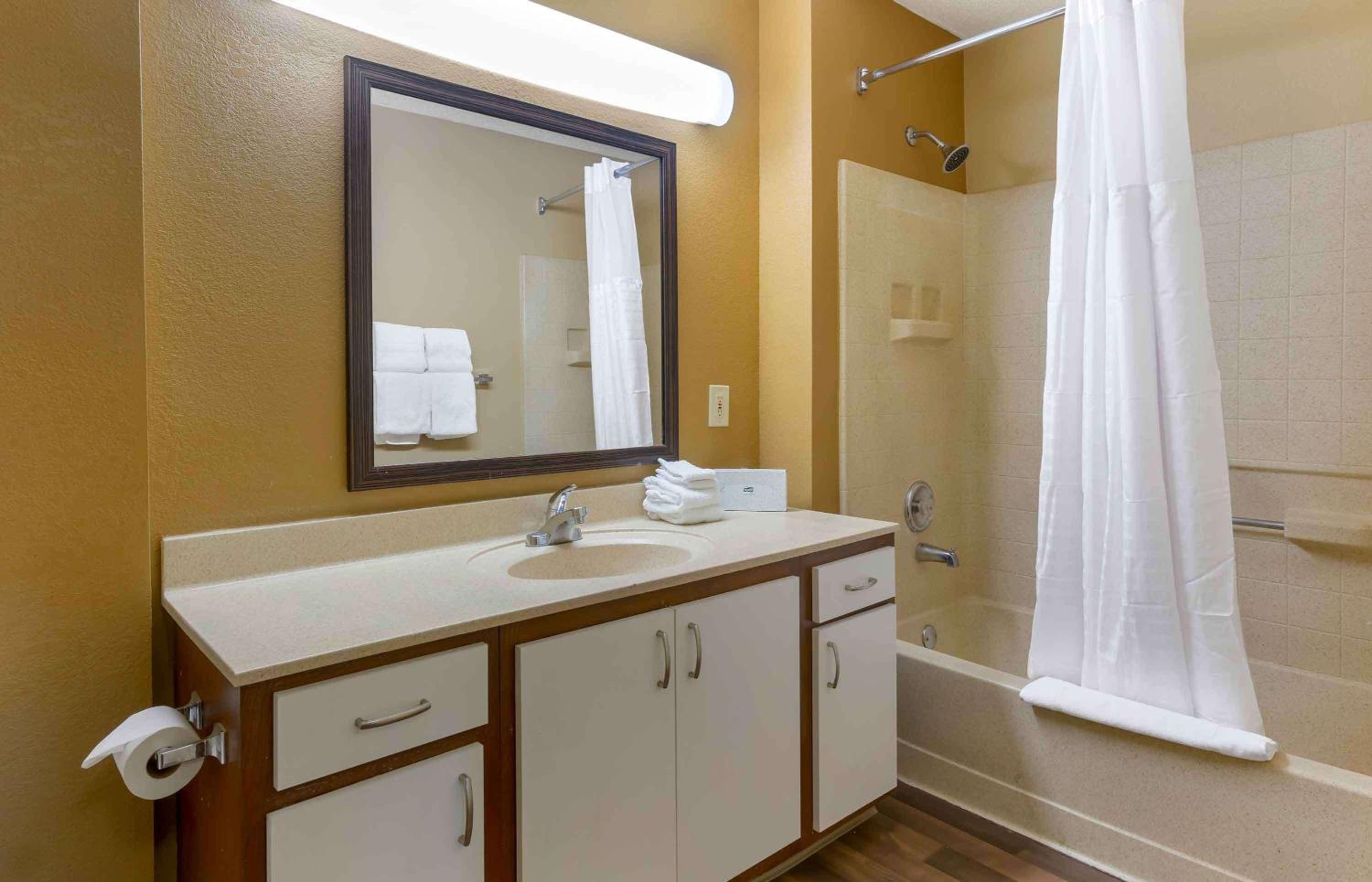 Deluxe Studio with 2 Double Beds - Non-Smoking - Photo 3