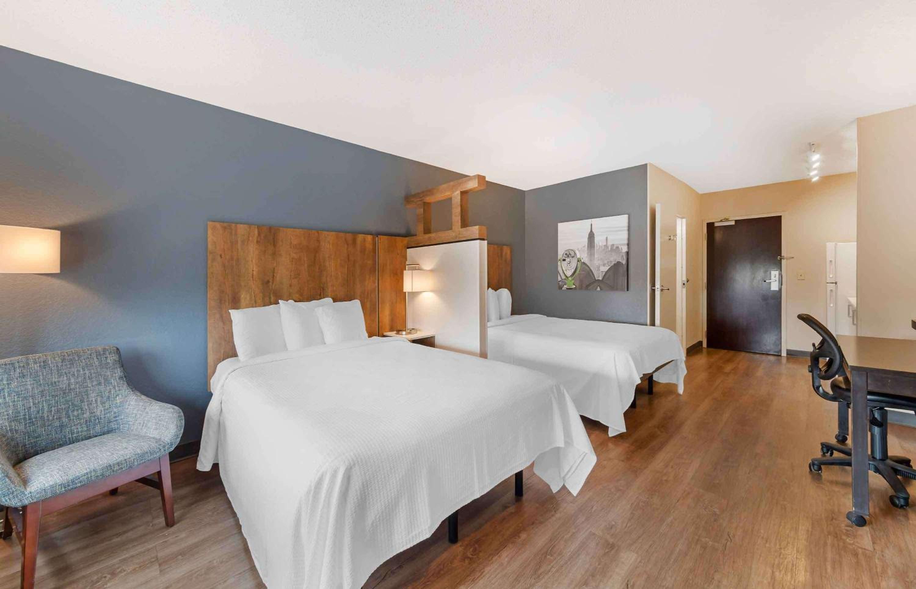 Superior Studio with 2 Double Beds - Non-Smoking - Photo 8