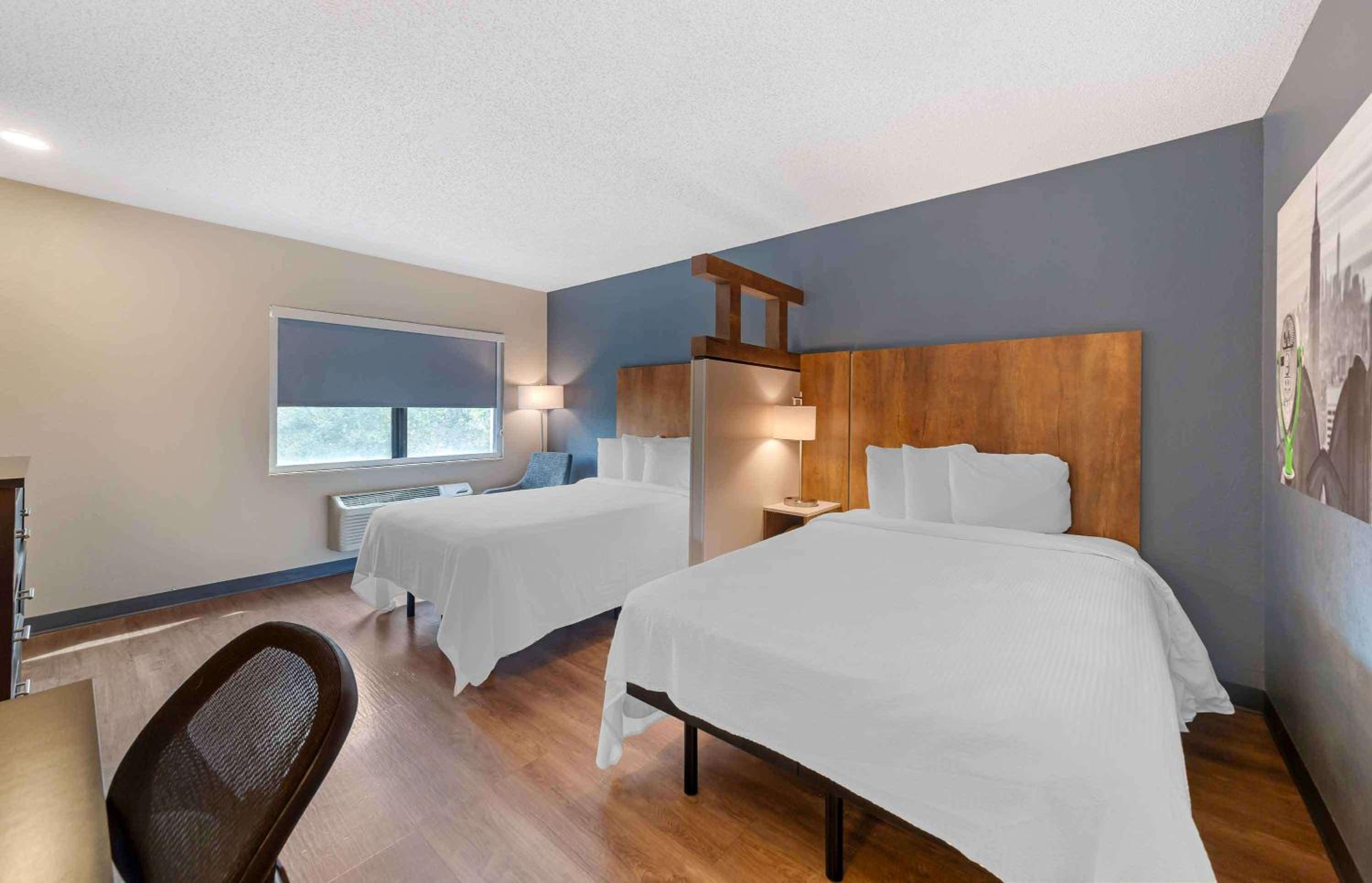 Superior Studio with 2 Double Beds - Non-Smoking - Photo 1