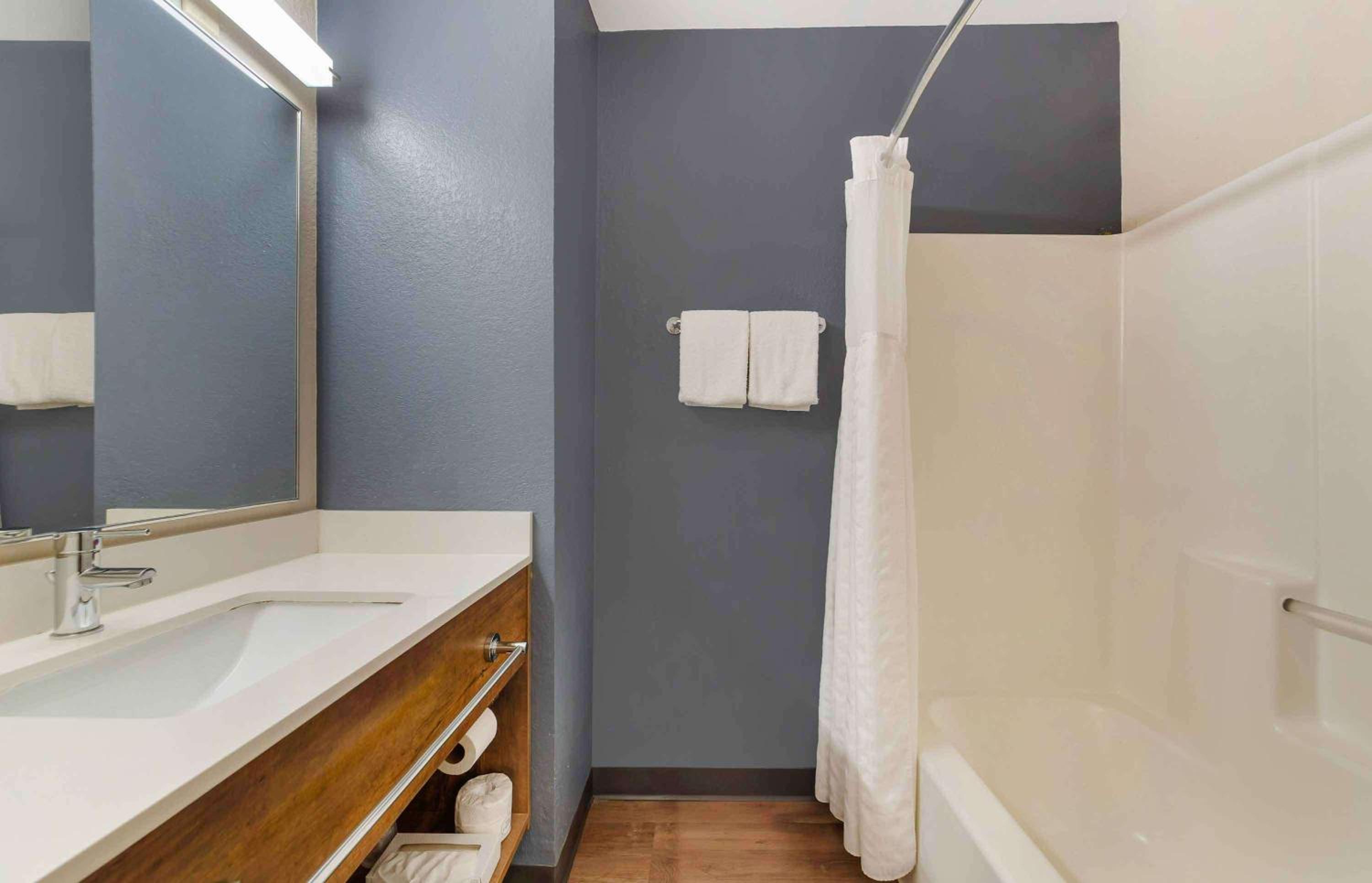Superior Studio with 2 Double Beds - Non-Smoking - Photo 4