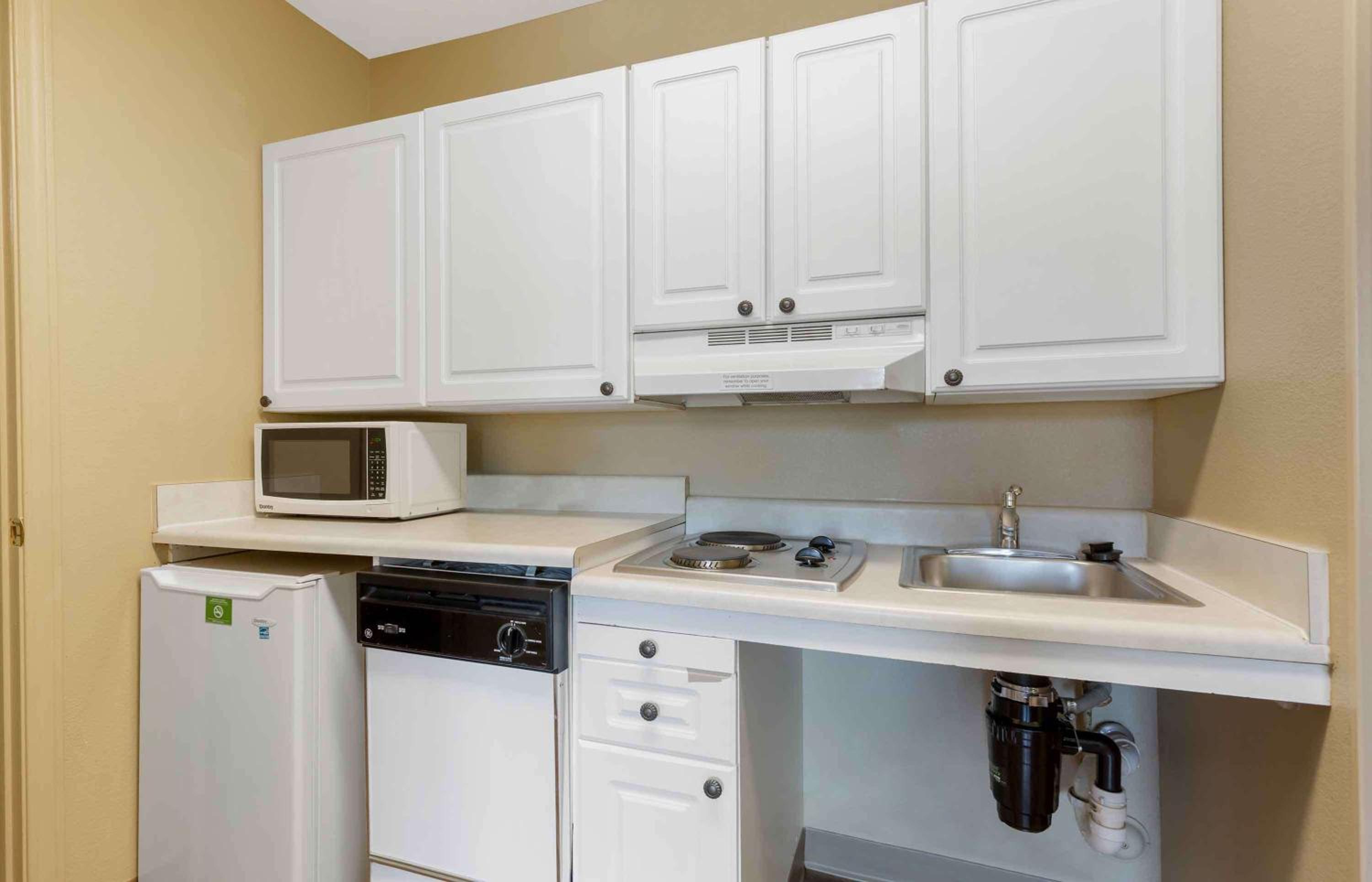 Deluxe Studio - Non-Smoking - Disability Access - Photo 9