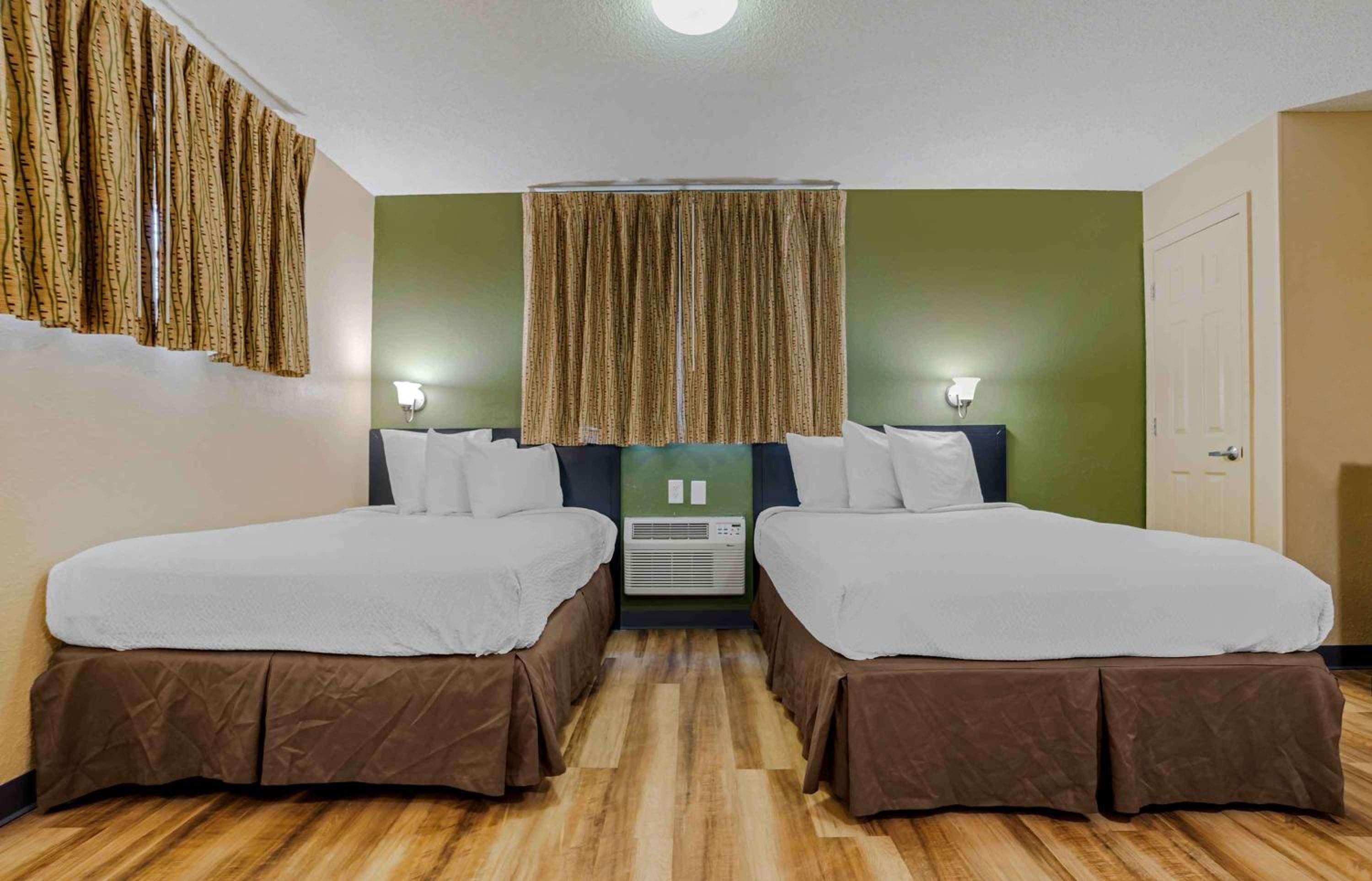 Studio with Two Double Beds - Non-Smoking - Photo 1