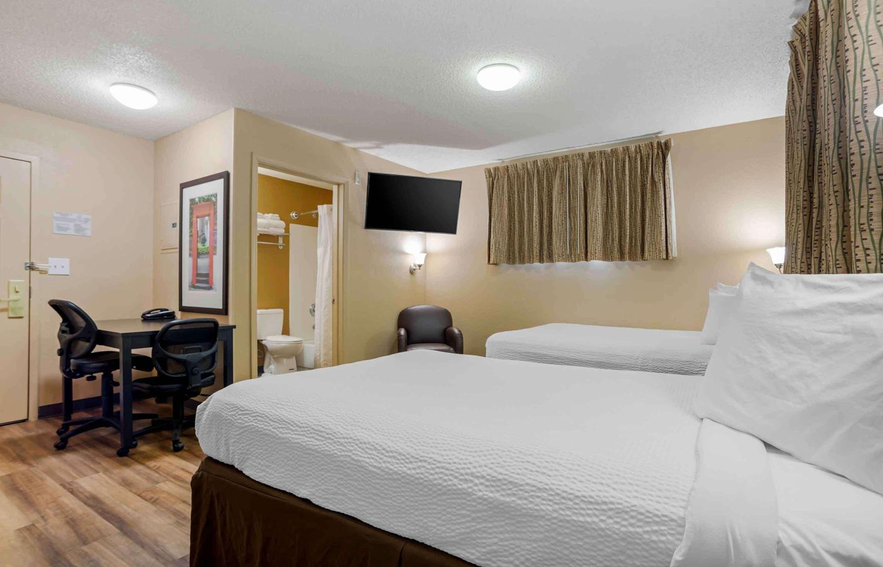 Studio with Two Double Beds - Non-Smoking - Photo 7