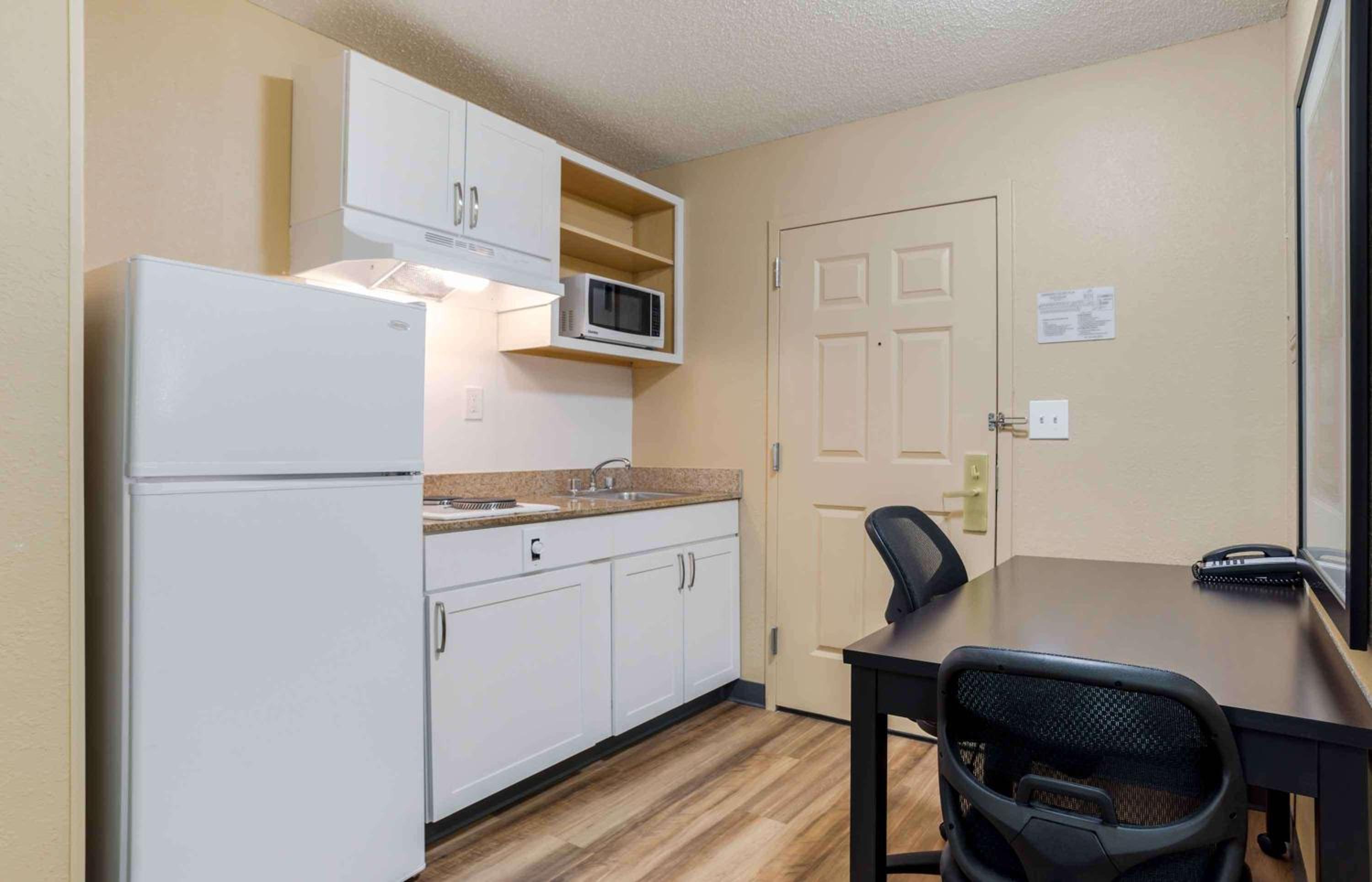 Studio with Two Double Beds - Non-Smoking - Photo 4