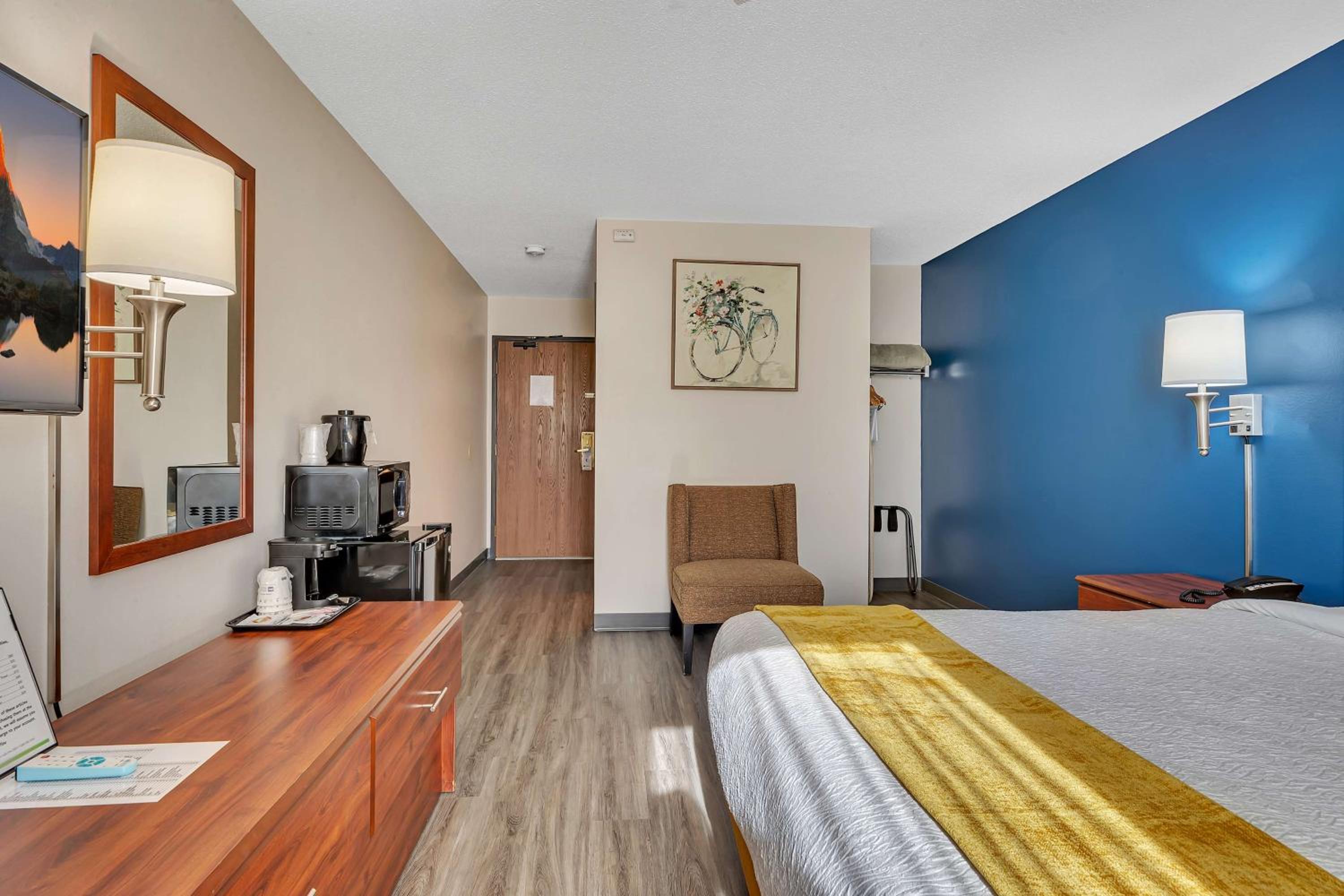 King Room with Bath Tub - Non-Smoking