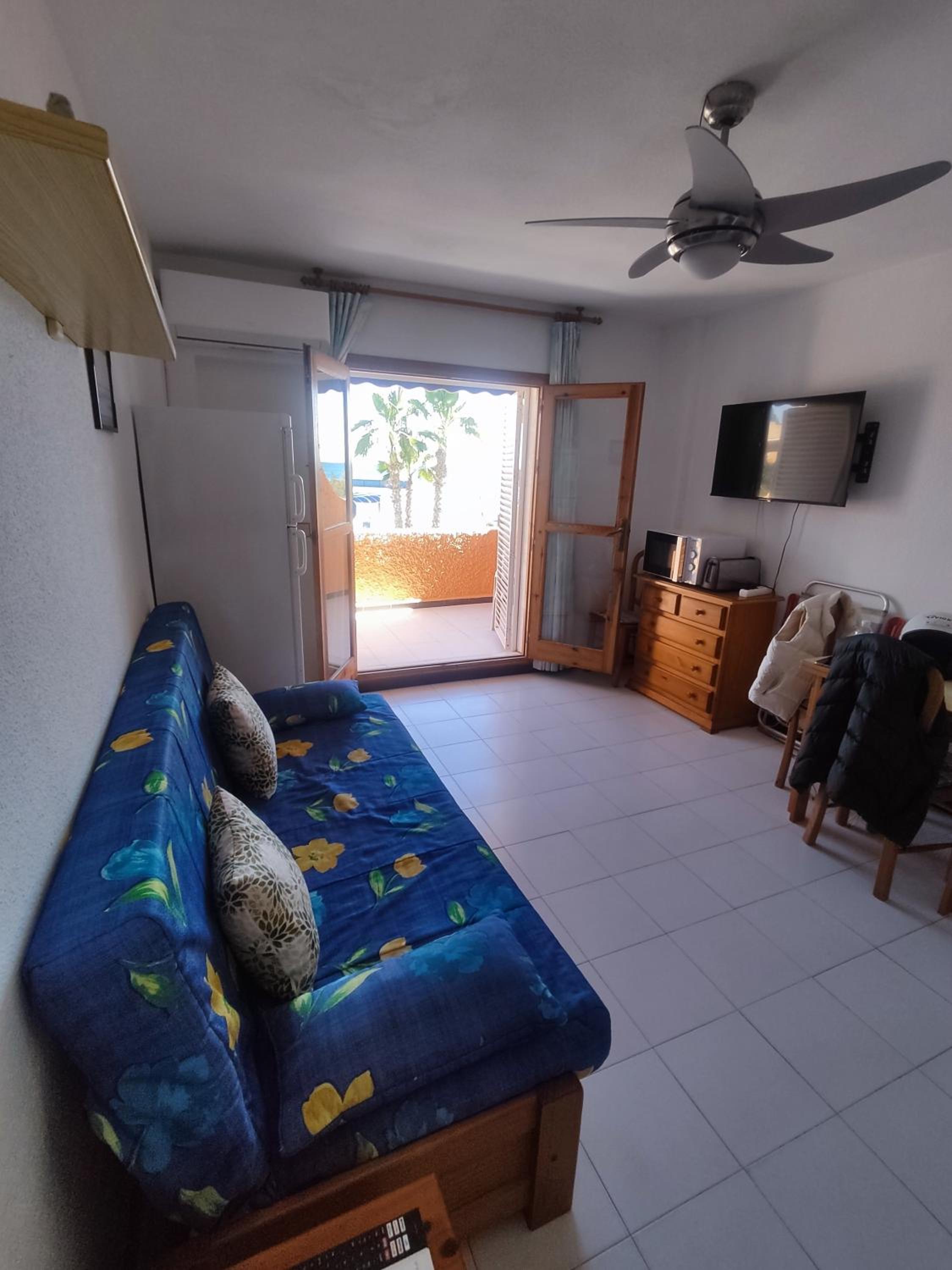 Estudio con vista al mar
