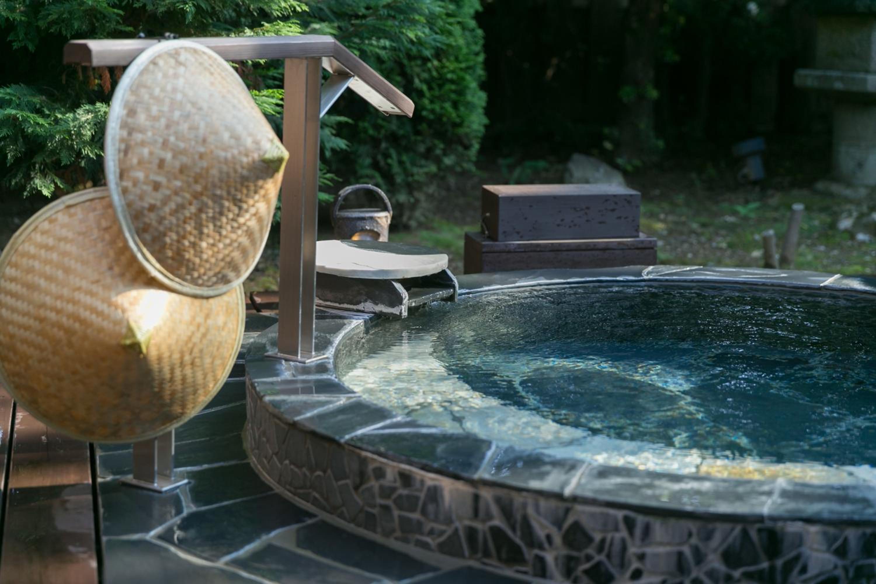 Modern Twin Room with Private Open-Air Bath - GEKKYO photo 2