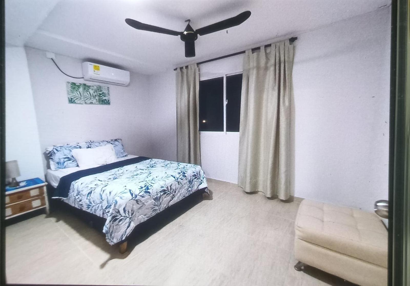 Five-Bedroom House photo 1
