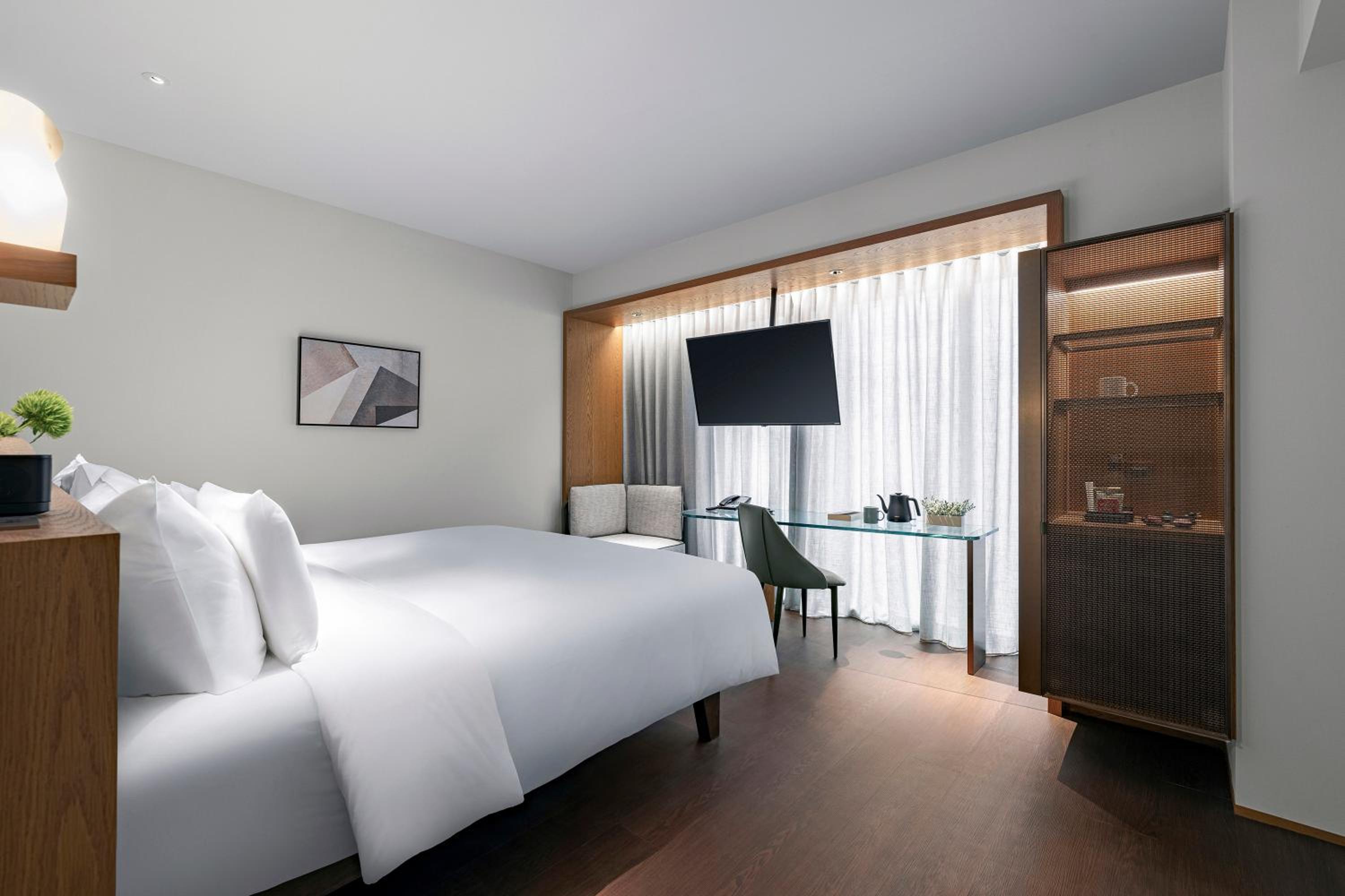 Corner King Room