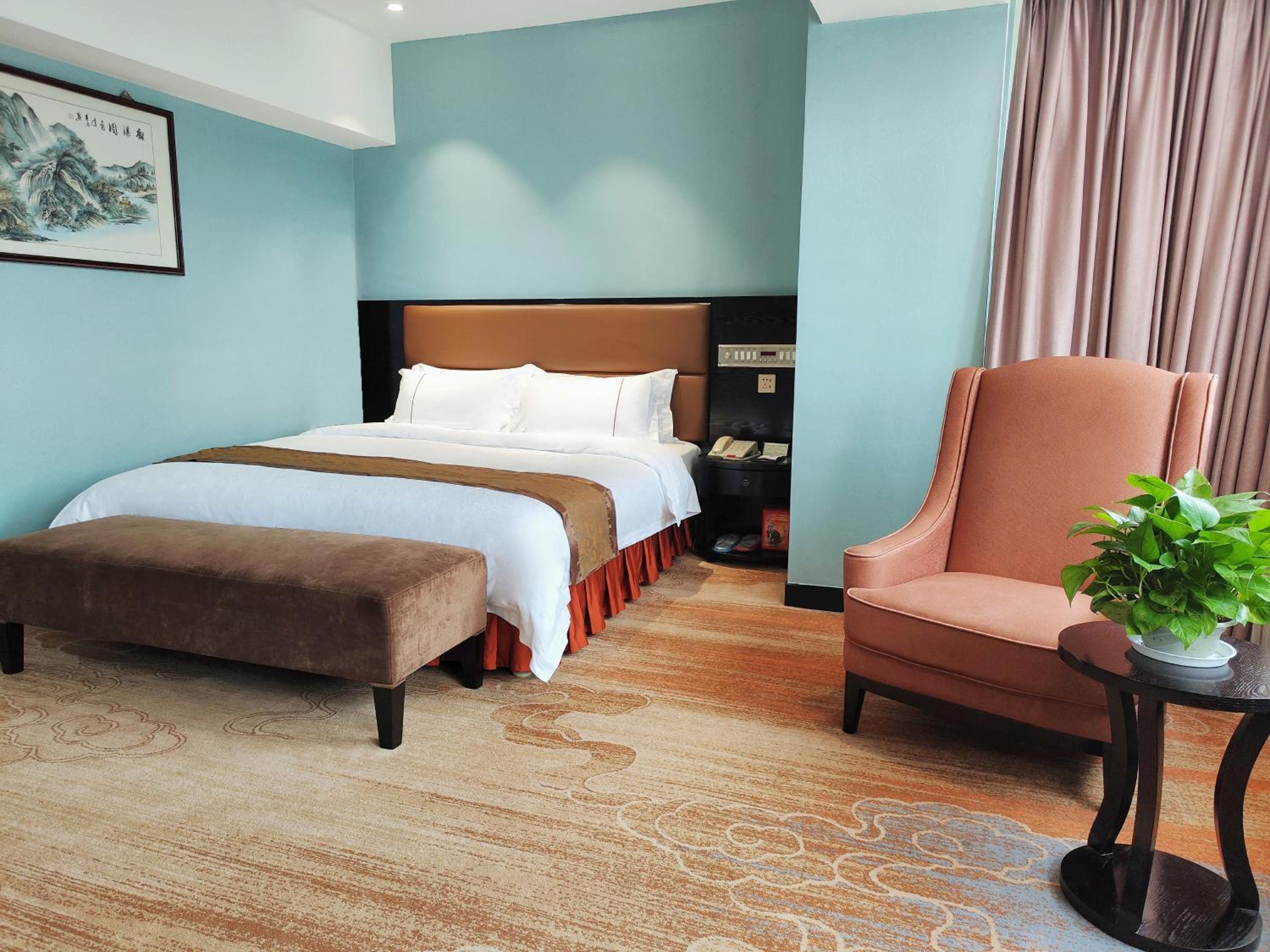Business Queen Room