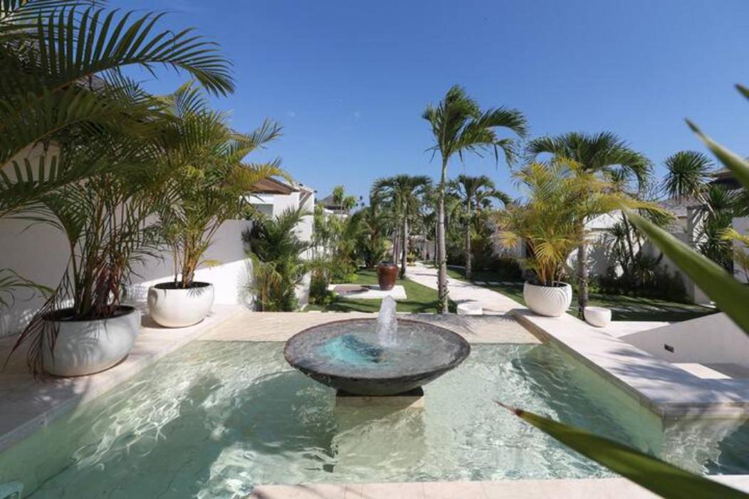 Villa with Private Pool - Photo 2