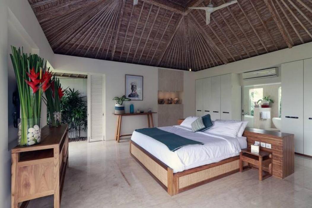 Villa with Private Pool - Photo 3