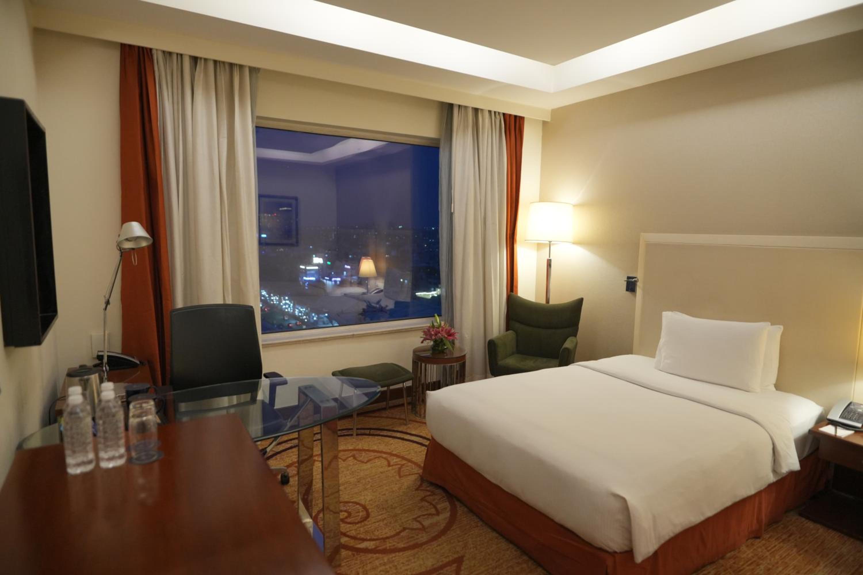 Executive King Room - Lounge Access - Photo 6