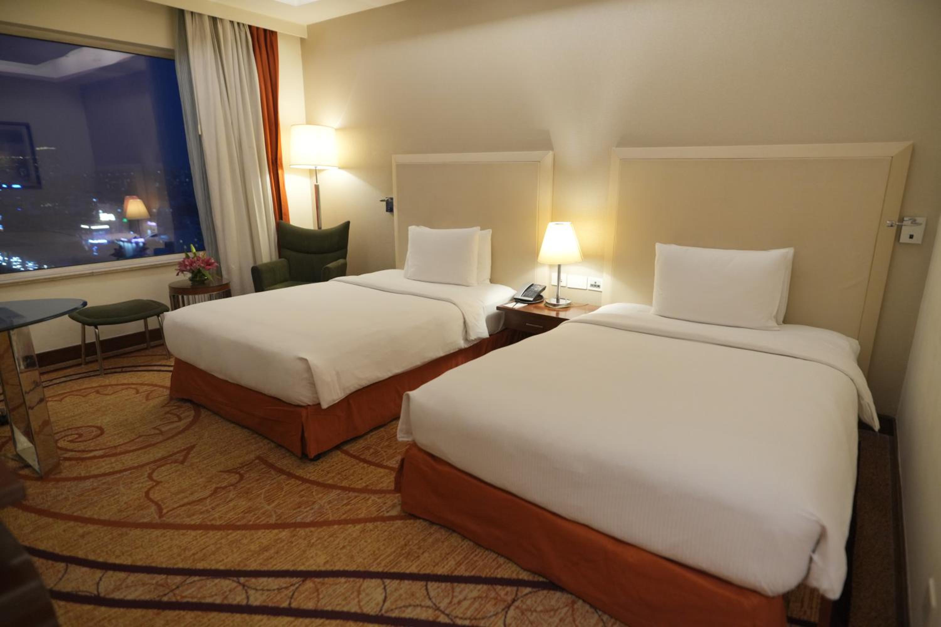 Executive Twin Room with Lounge Access - Photo 5