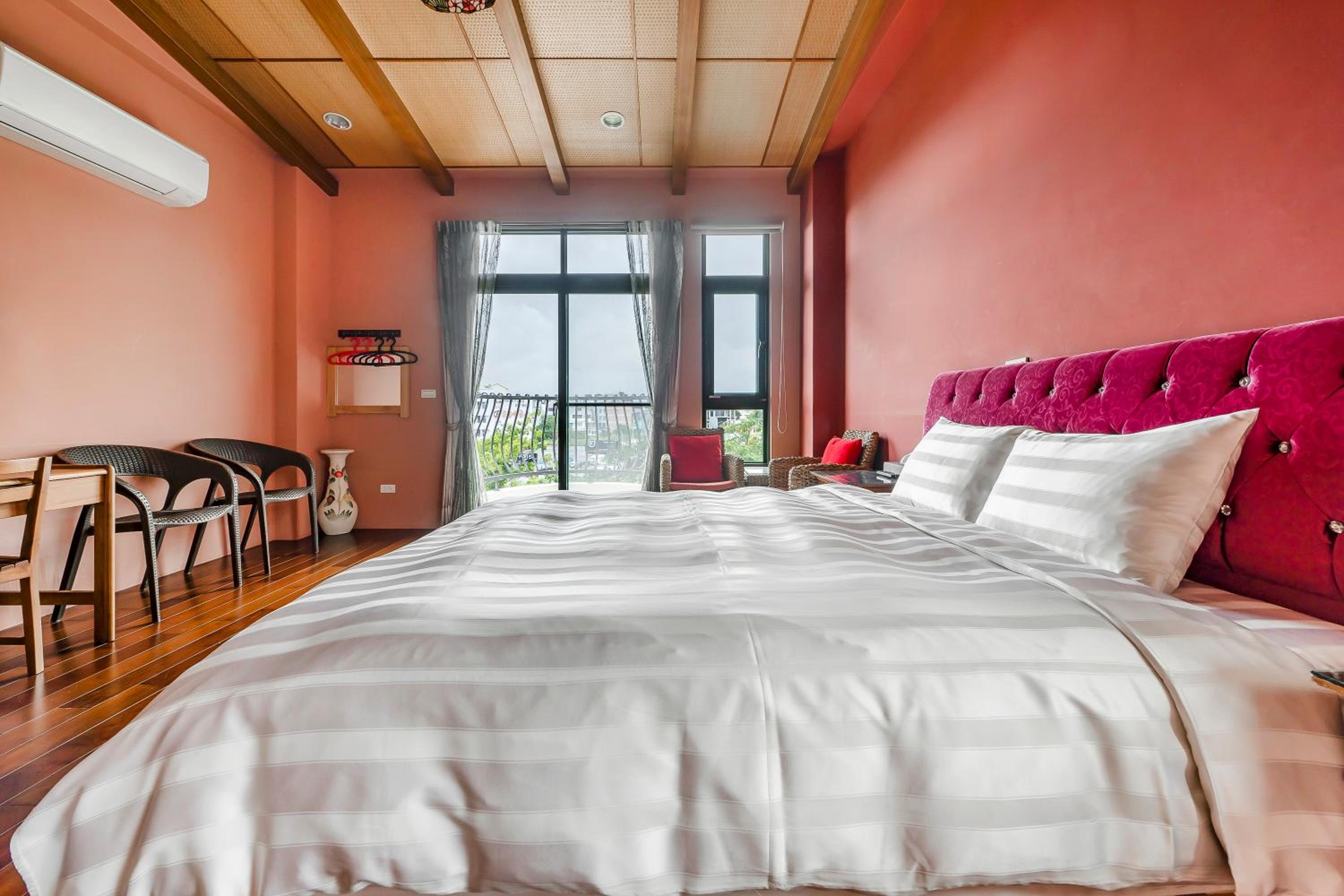 King Room with Balcony photo 1