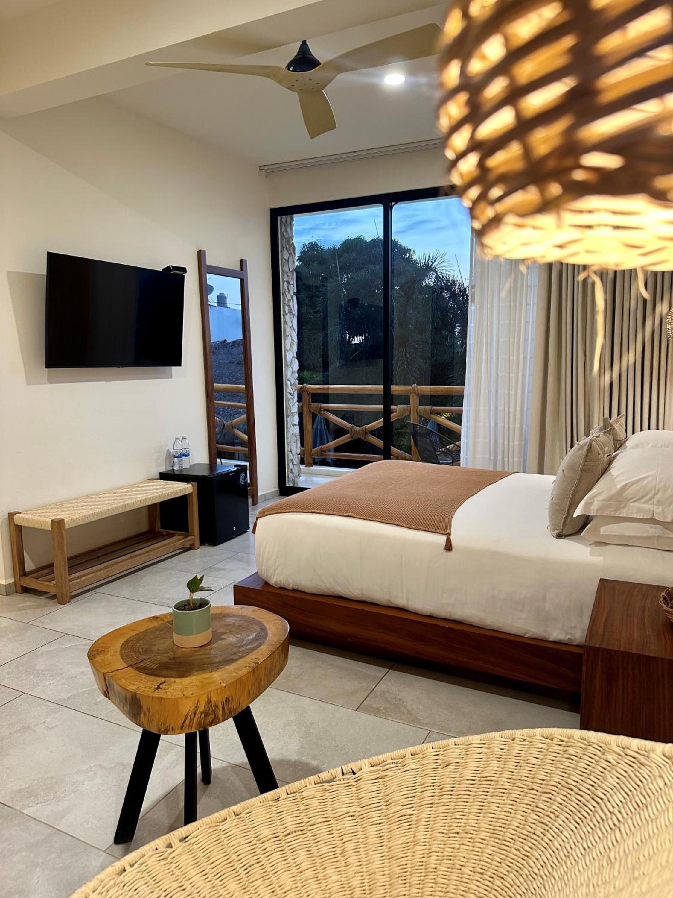 Queen Room with Balcony photo 1