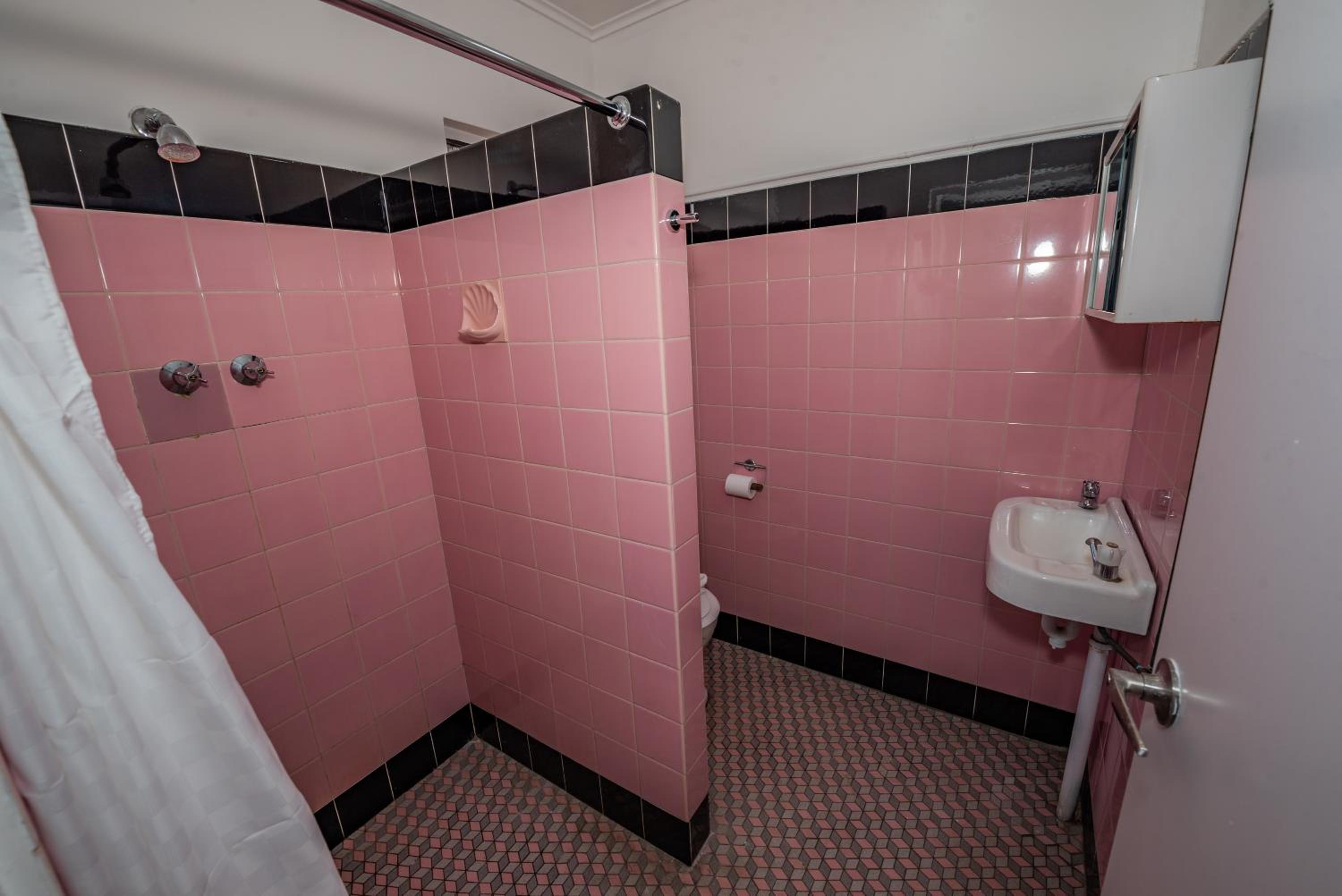 Standard Twin Room - Photo 2