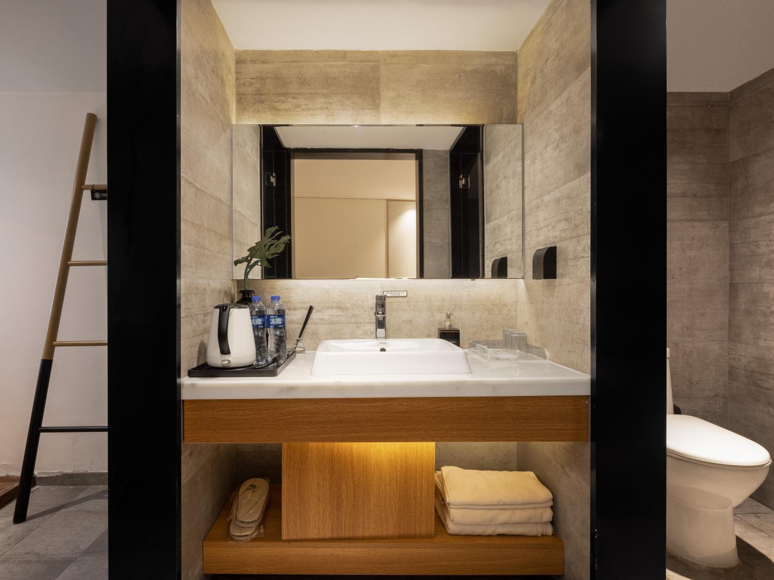 Elegant Couple Room photo 2