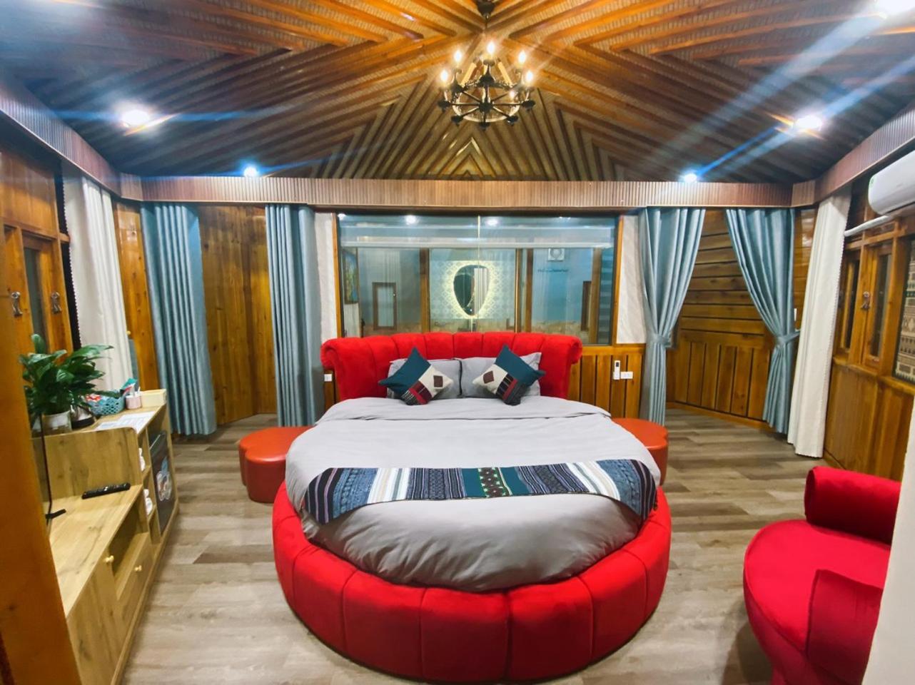 Deluxe Bungalow photo 1