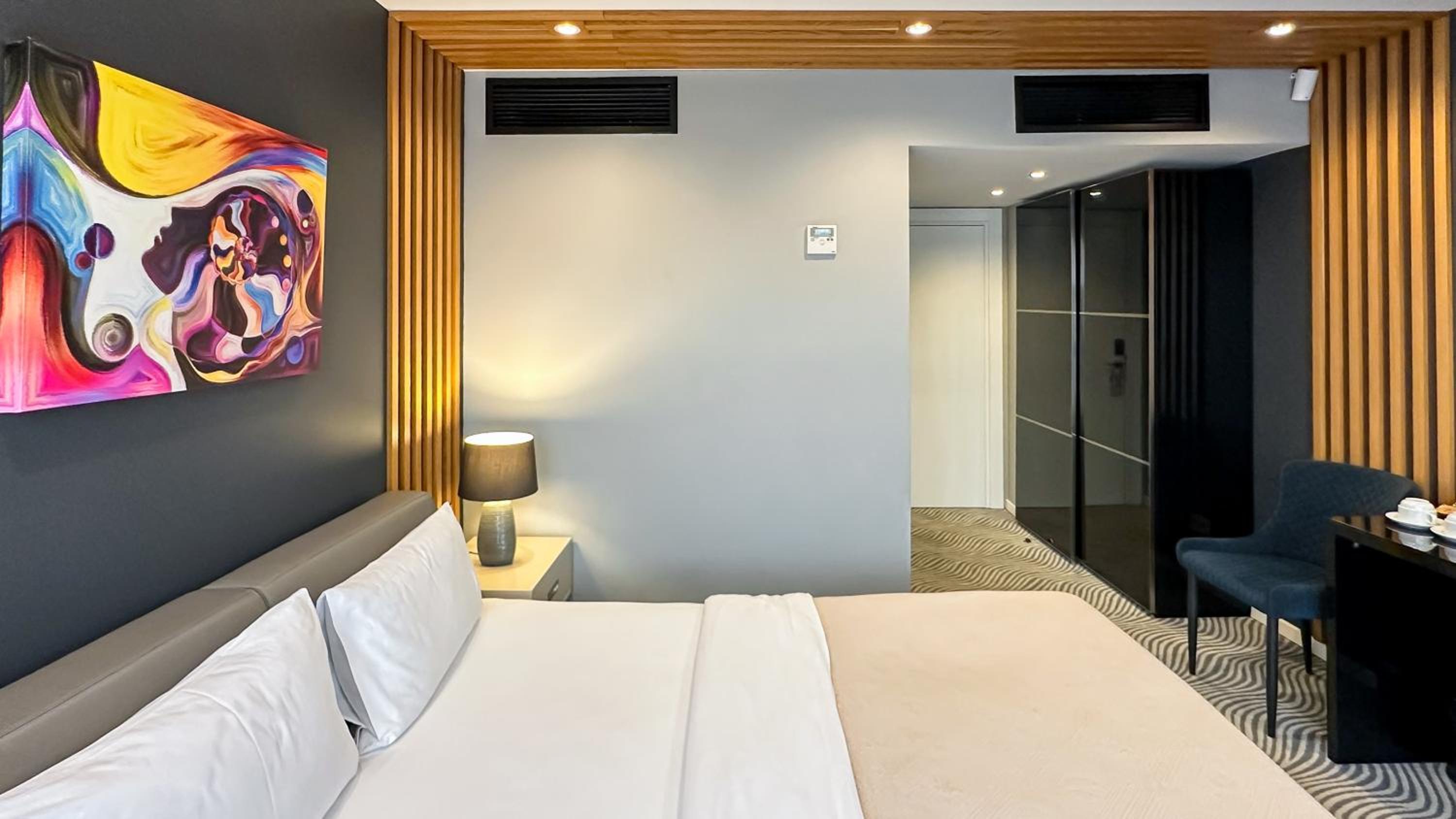 Standard Double Room - Photo 12