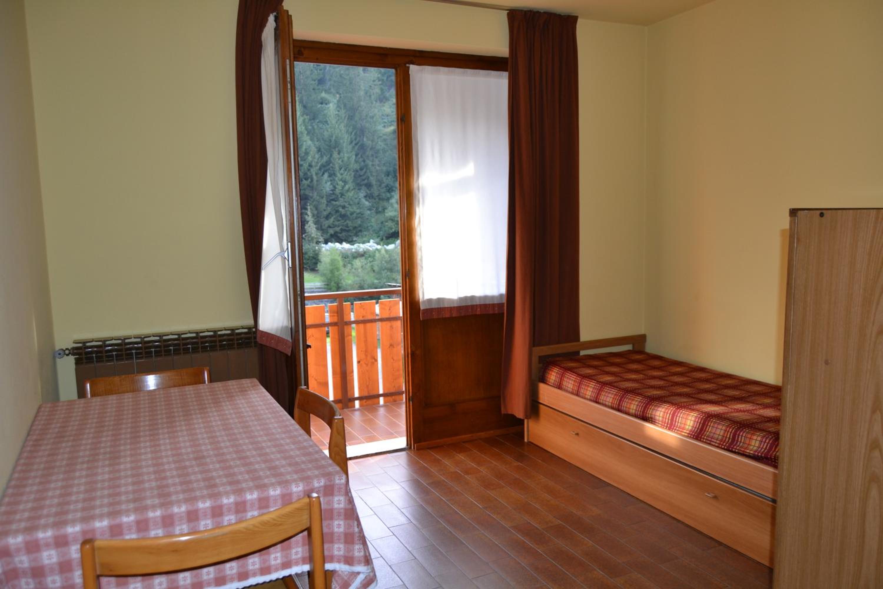 One-Bedroom Apartment (4 Adults) - Photo 1