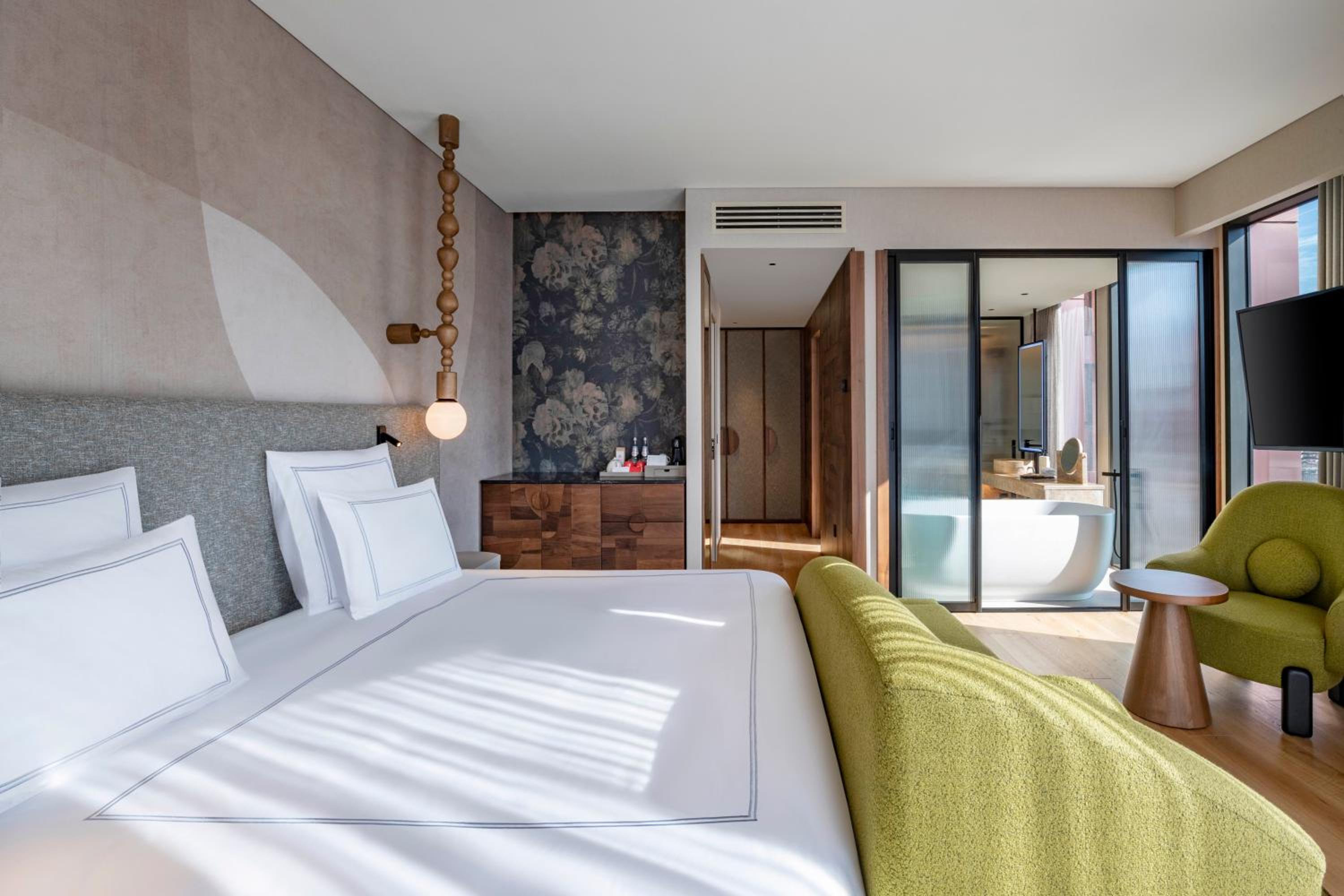 Swiss Deluxe King Room - Photo 3