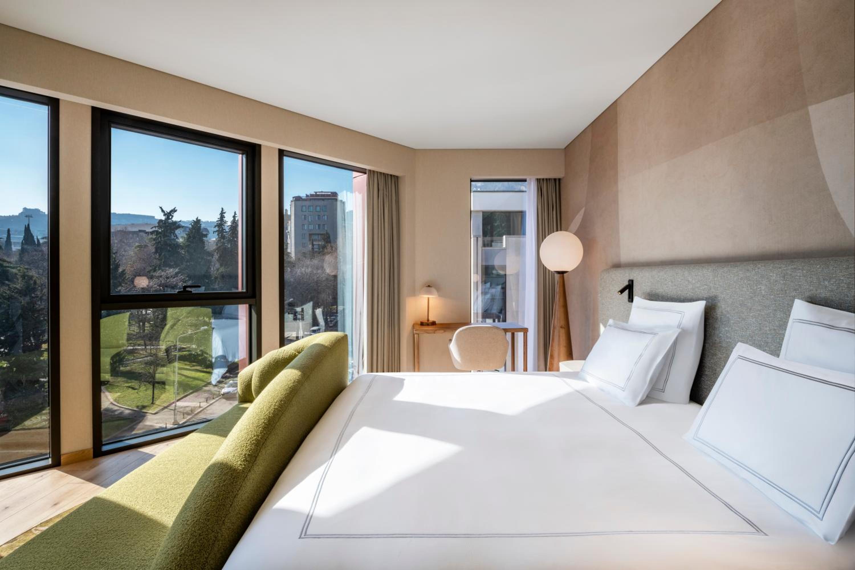 Swiss Deluxe King Room - Photo 2