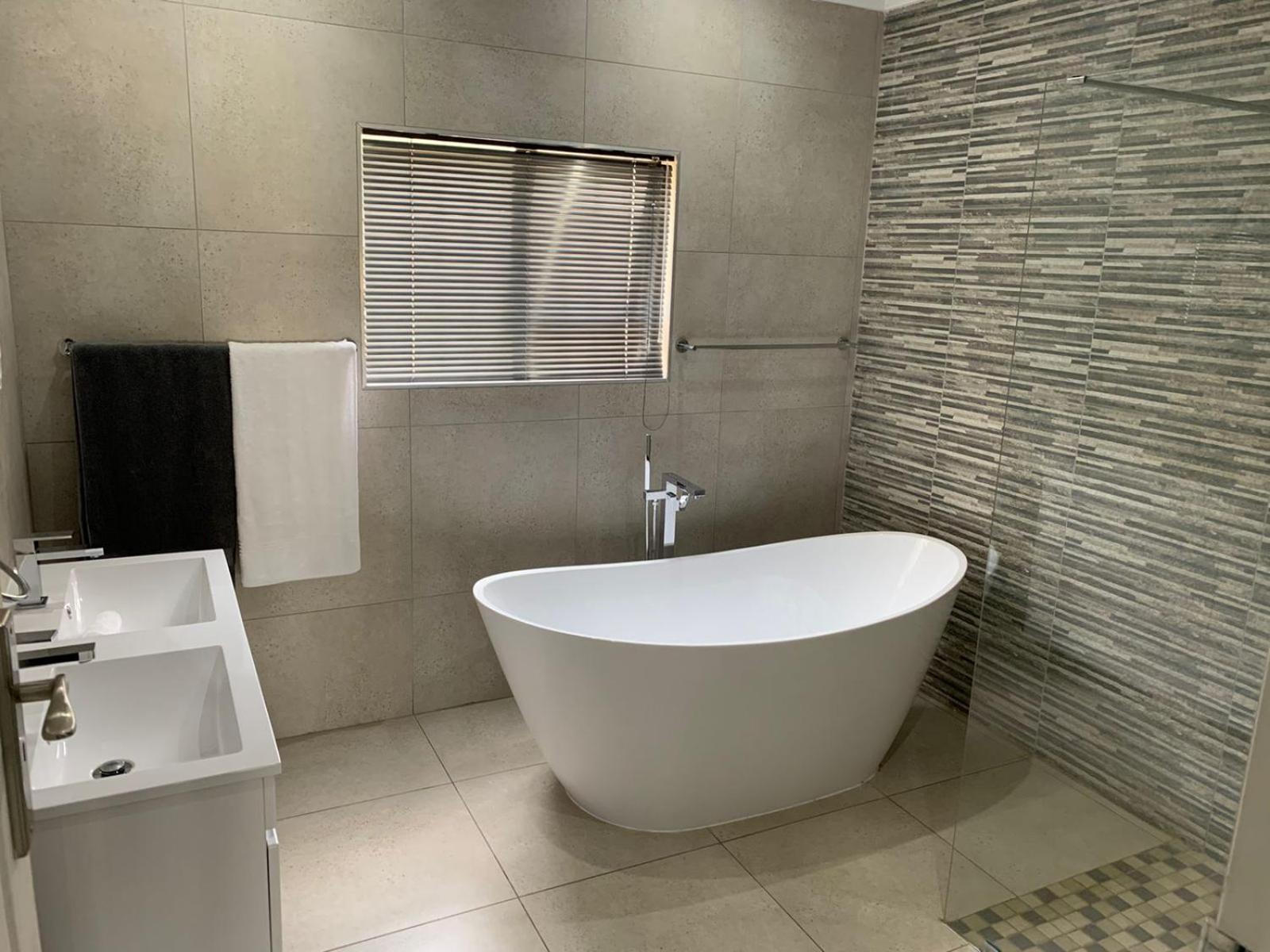 Double Room with Pool View - Photo 10