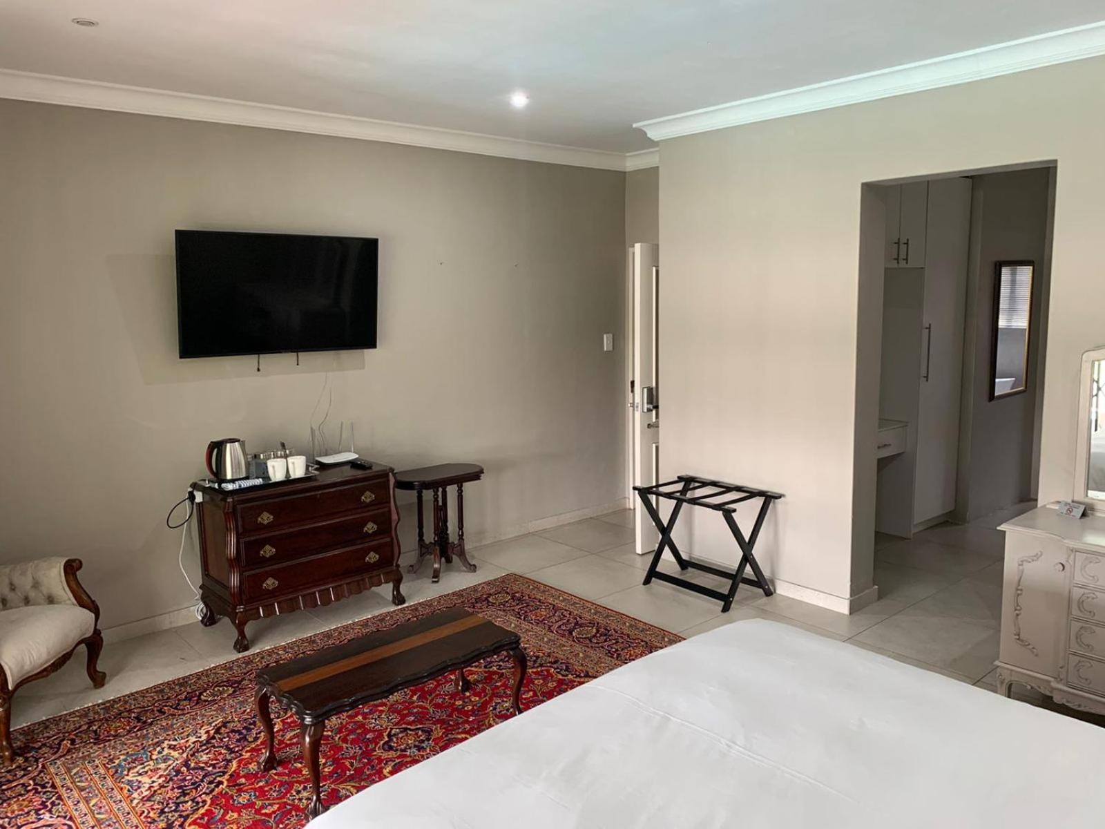 Double Room with Pool View - Photo 1