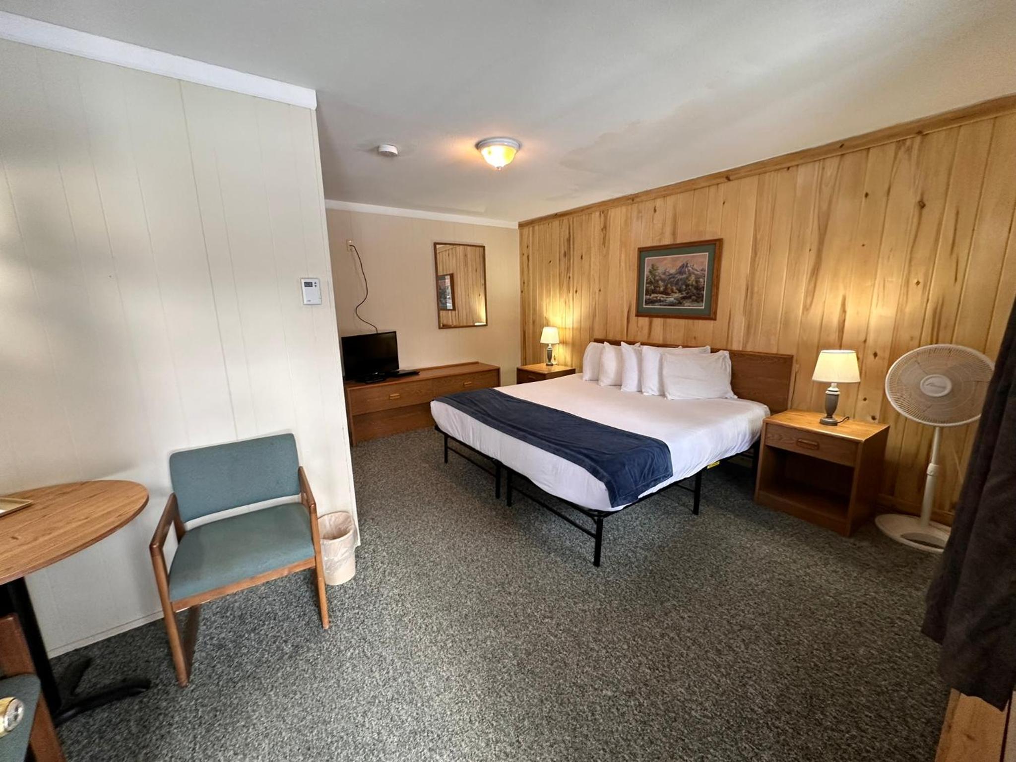 Deluxe King Room photo 1