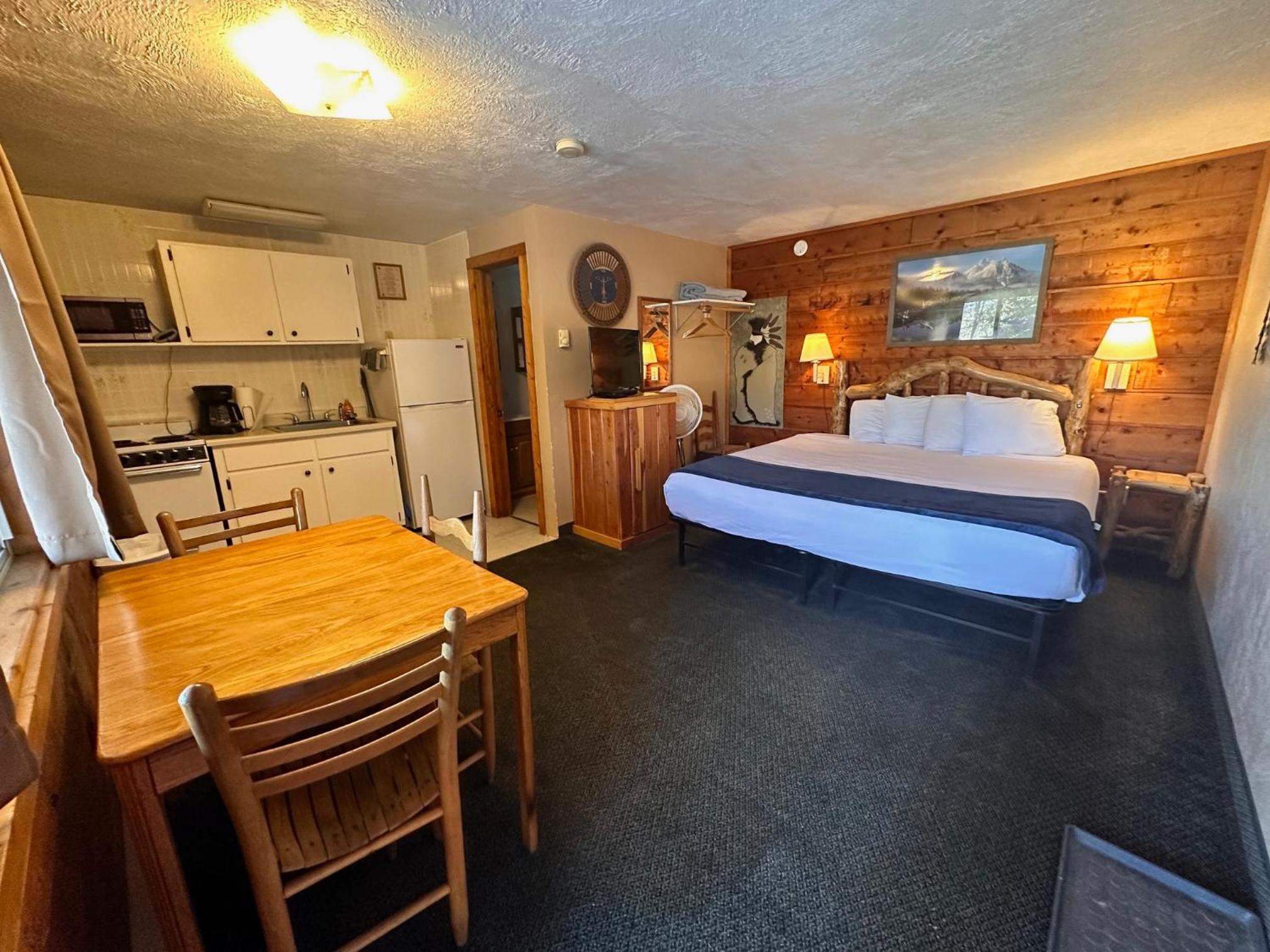 Deluxe King Suite photo 1