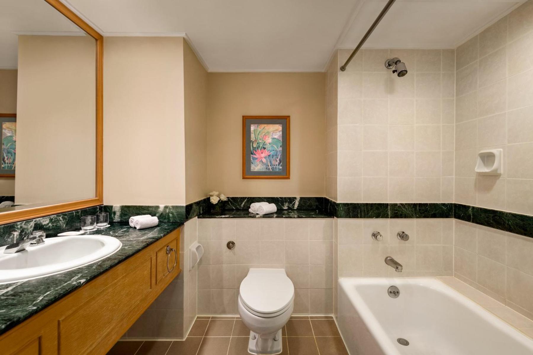Superior Twin Room with City View - Photo 2